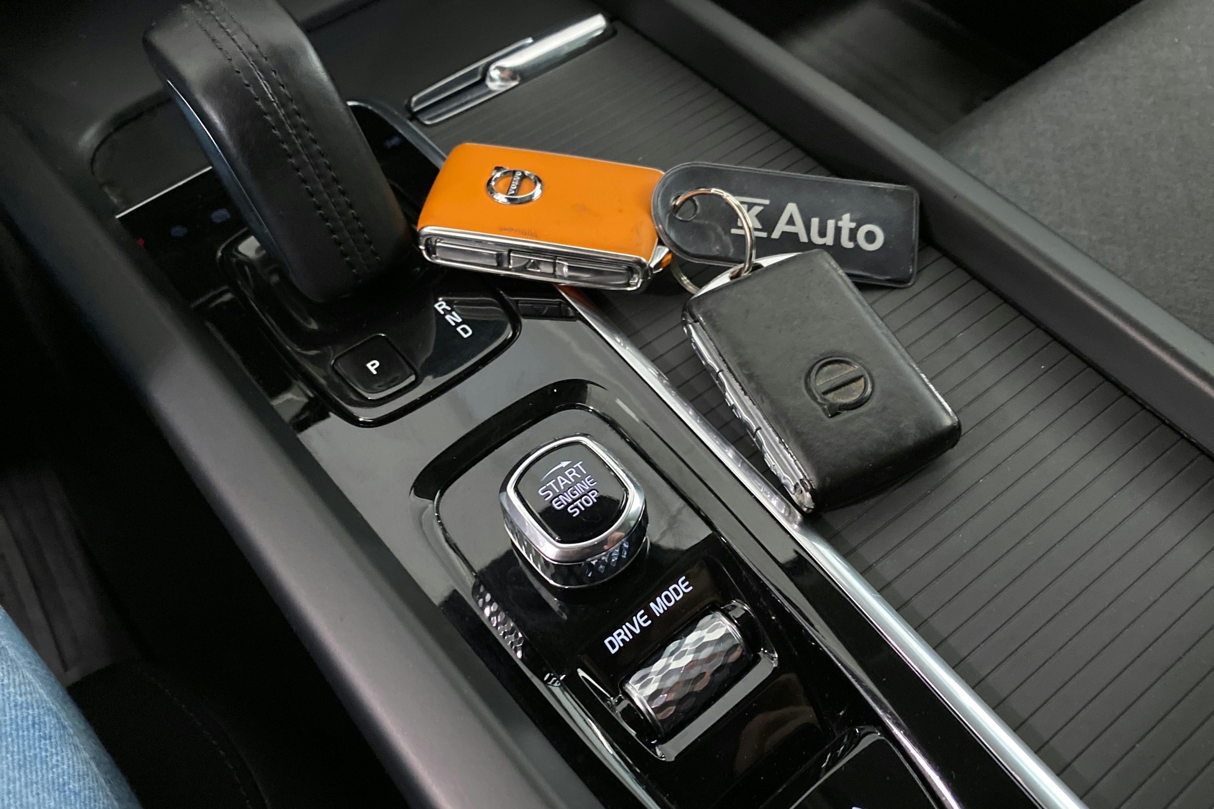 musta Volvo V60 Cross Country 2021 kuva 17.