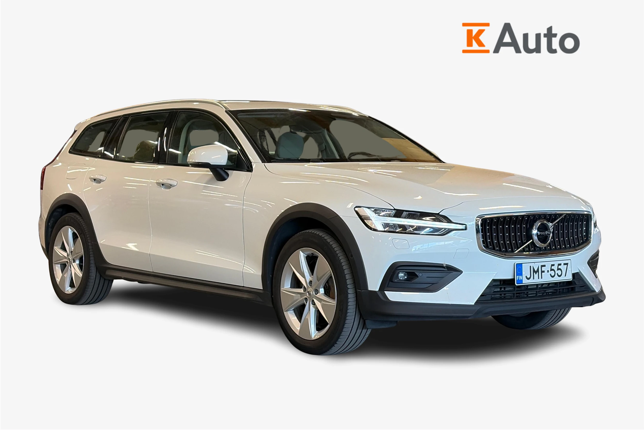 valkoinen Volvo V60 Cross Country 2021 kuva 1.