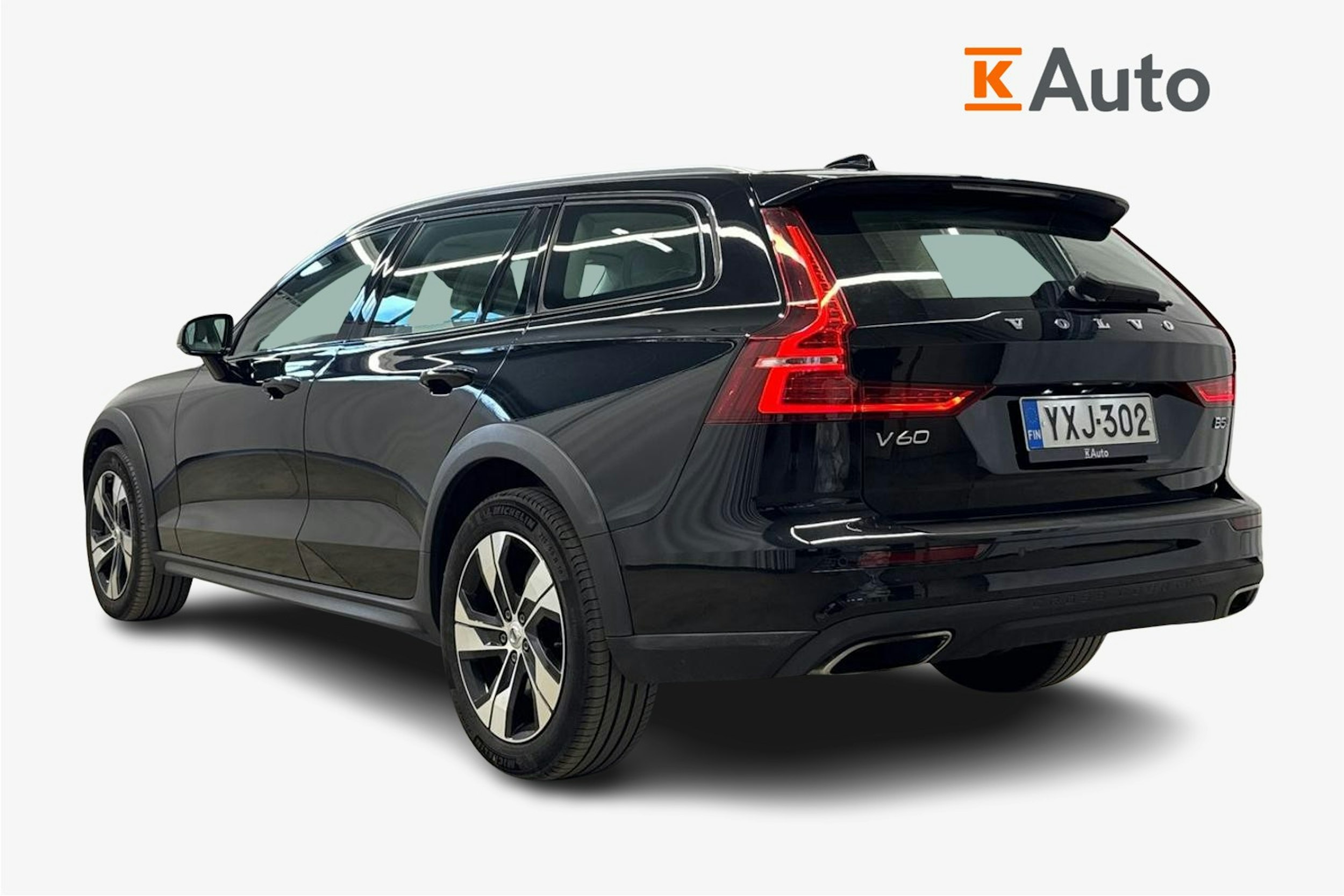 musta Volvo V60 Cross Country 2021 kuva 2.
