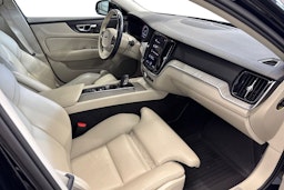 musta Volvo V60 Cross Country 2021 kuva 7.