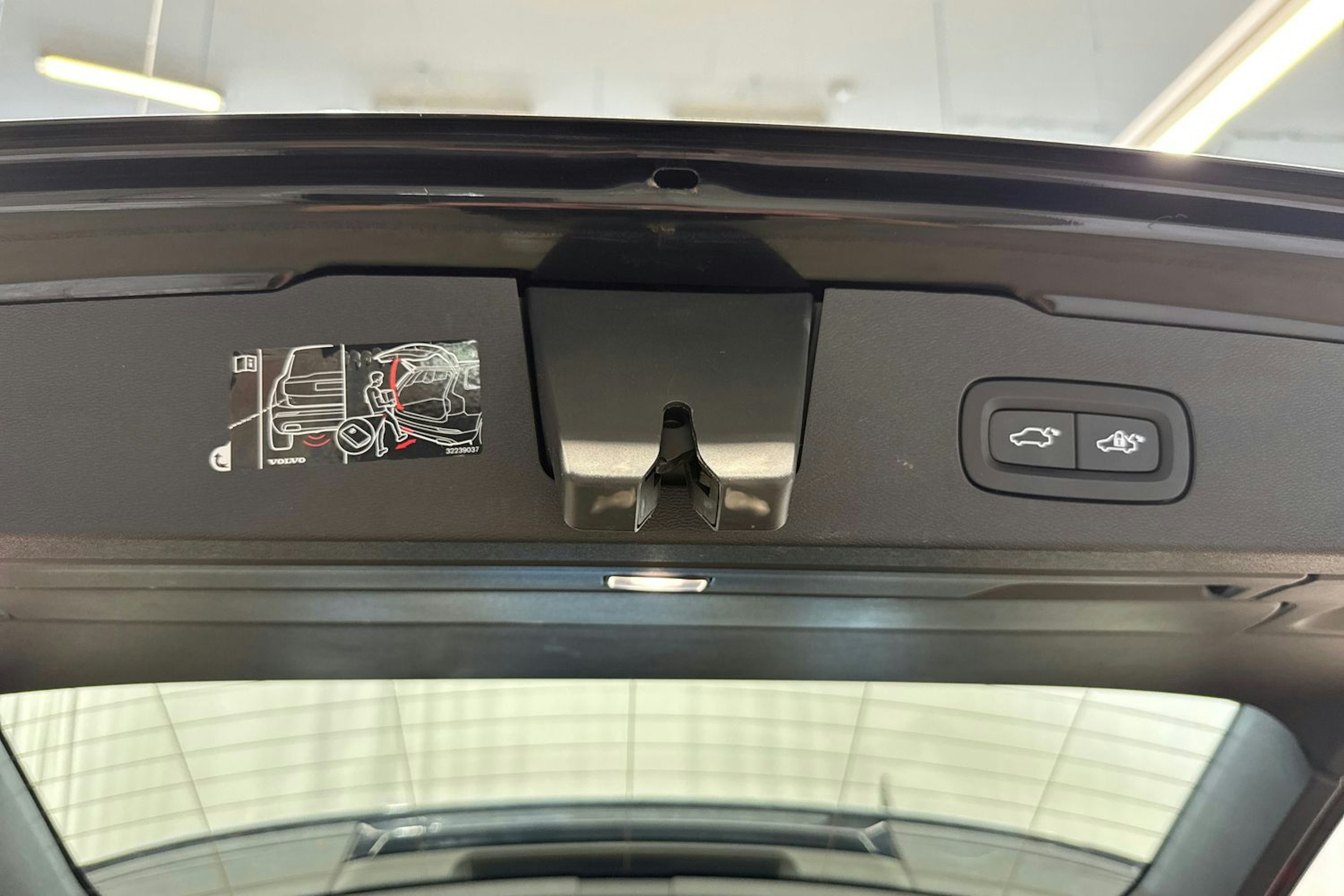 musta Volvo V60 Cross Country 2021 kuva 12.