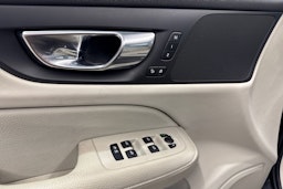 musta Volvo V60 Cross Country 2021 kuva 15.