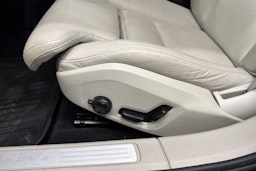 musta Volvo V60 Cross Country 2021 kuva 16.