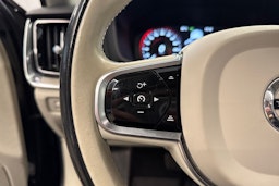 musta Volvo V60 Cross Country 2021 kuva 17.