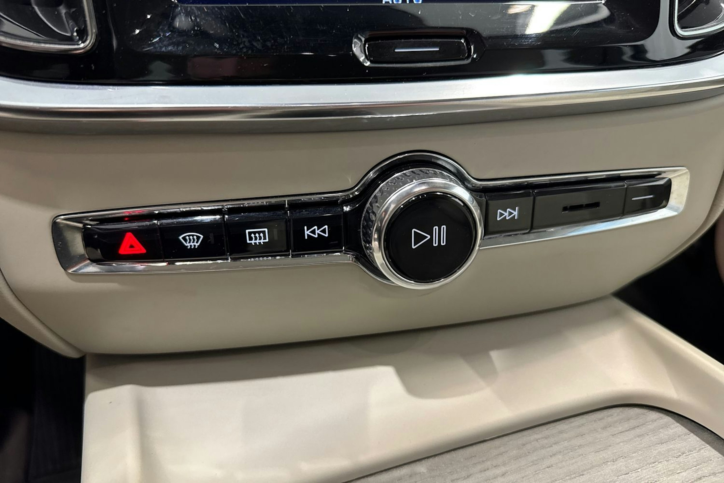 musta Volvo V60 Cross Country 2021 kuva 20.