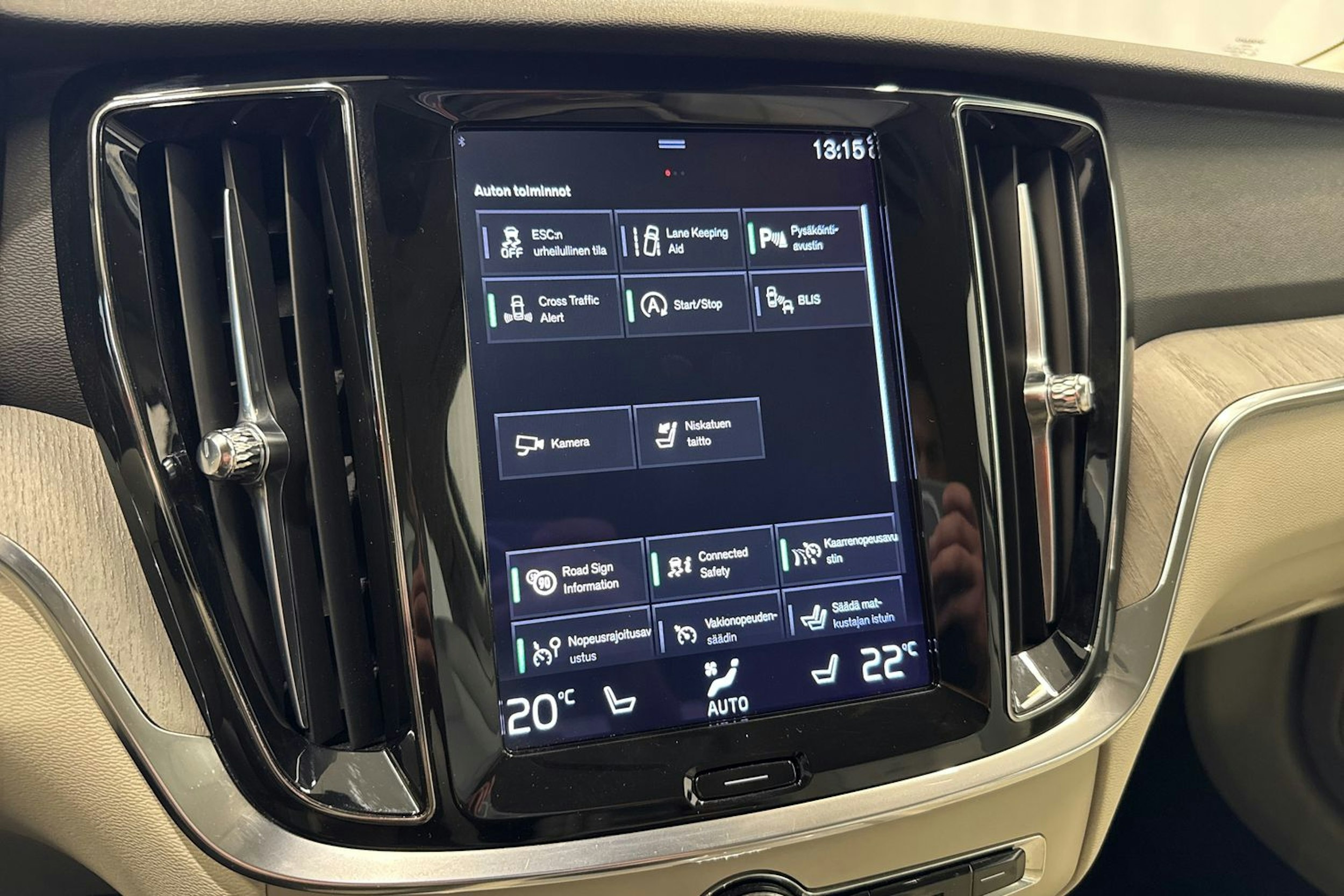 musta Volvo V60 Cross Country 2021 kuva 27.