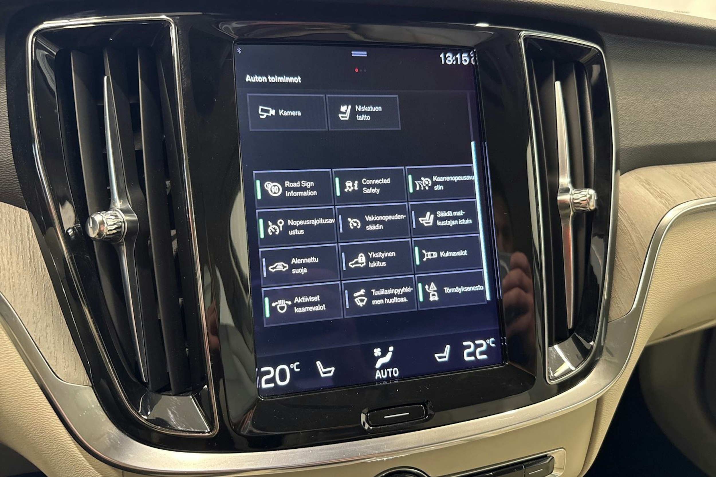 musta Volvo V60 Cross Country 2021 kuva 28.