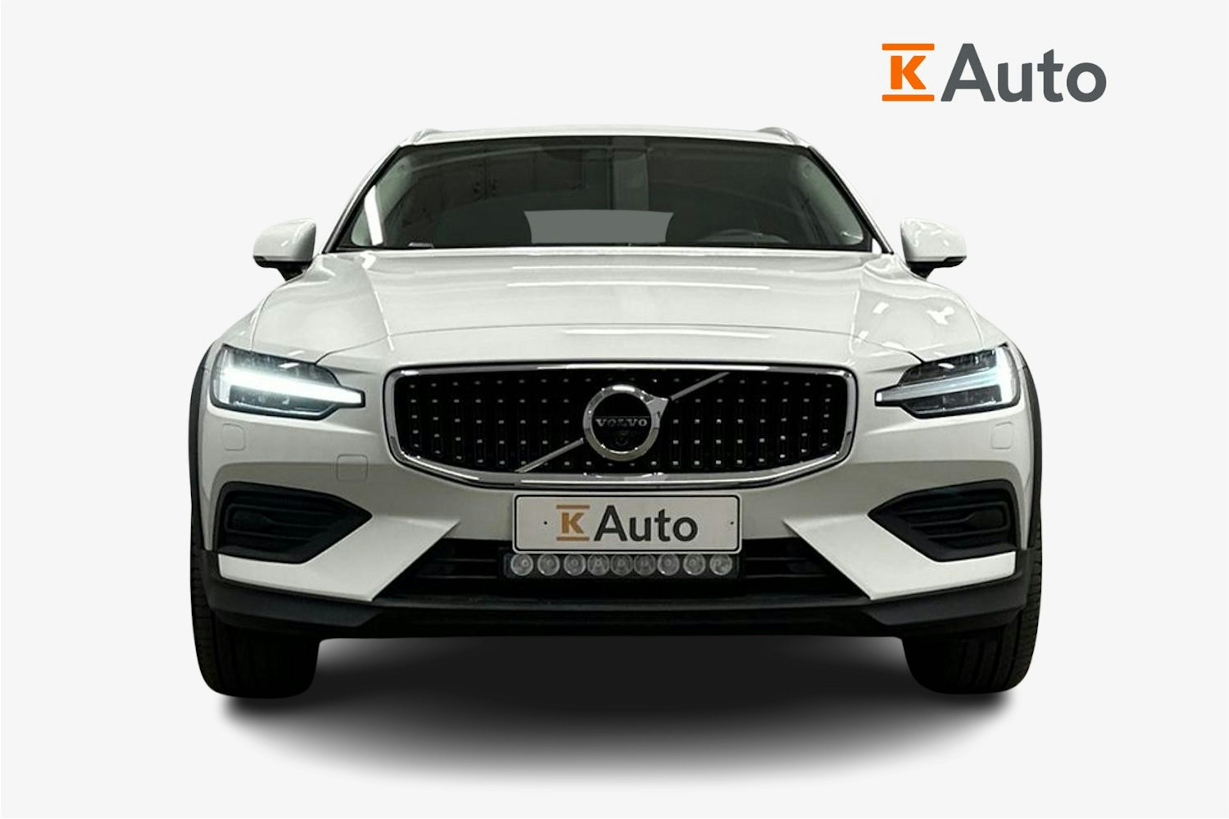valkoinen Volvo V60 Cross Country 2022 kuva 5.