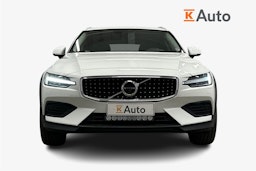 valkoinen Volvo V60 Cross Country 2022 kuva 5.