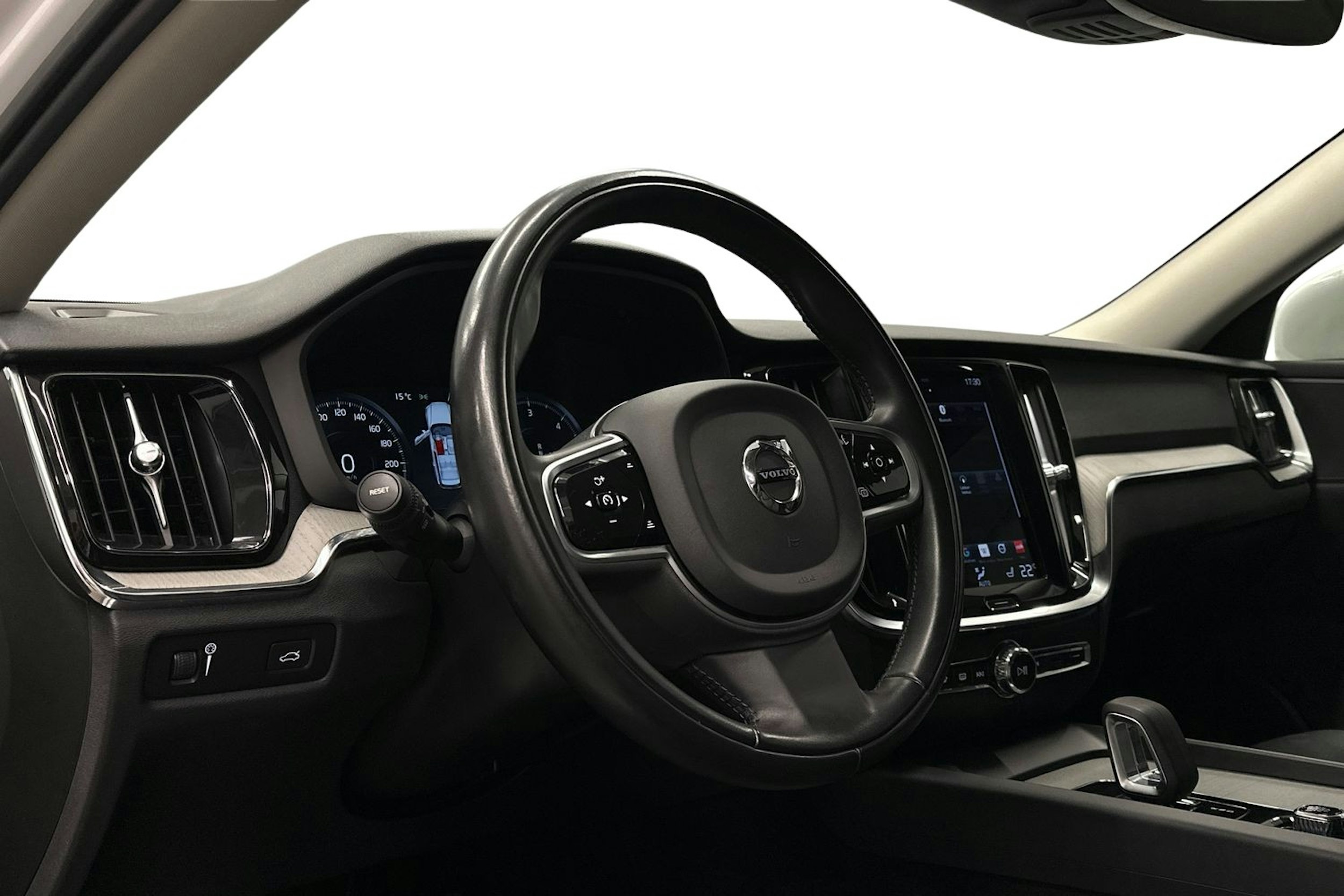 valkoinen Volvo V60 Cross Country 2022 kuva 7.