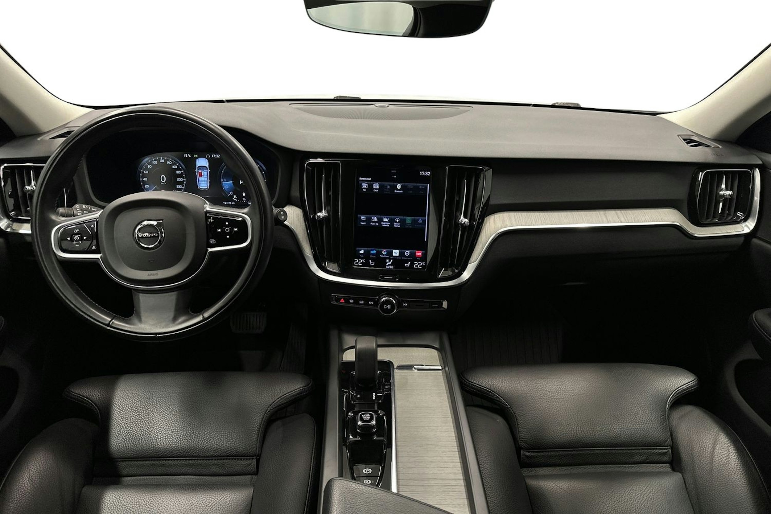 valkoinen Volvo V60 Cross Country 2022 kuva 9.