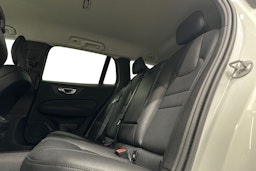 valkoinen Volvo V60 Cross Country 2022 kuva 10.