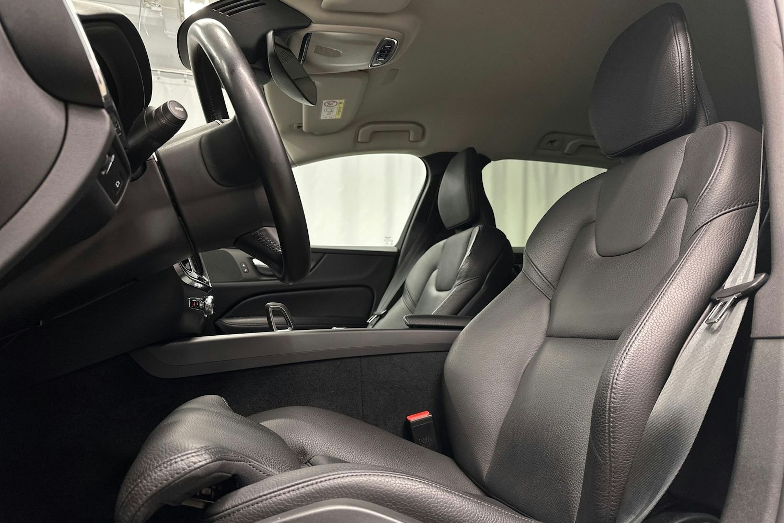 valkoinen Volvo V60 Cross Country 2022 kuva 20.