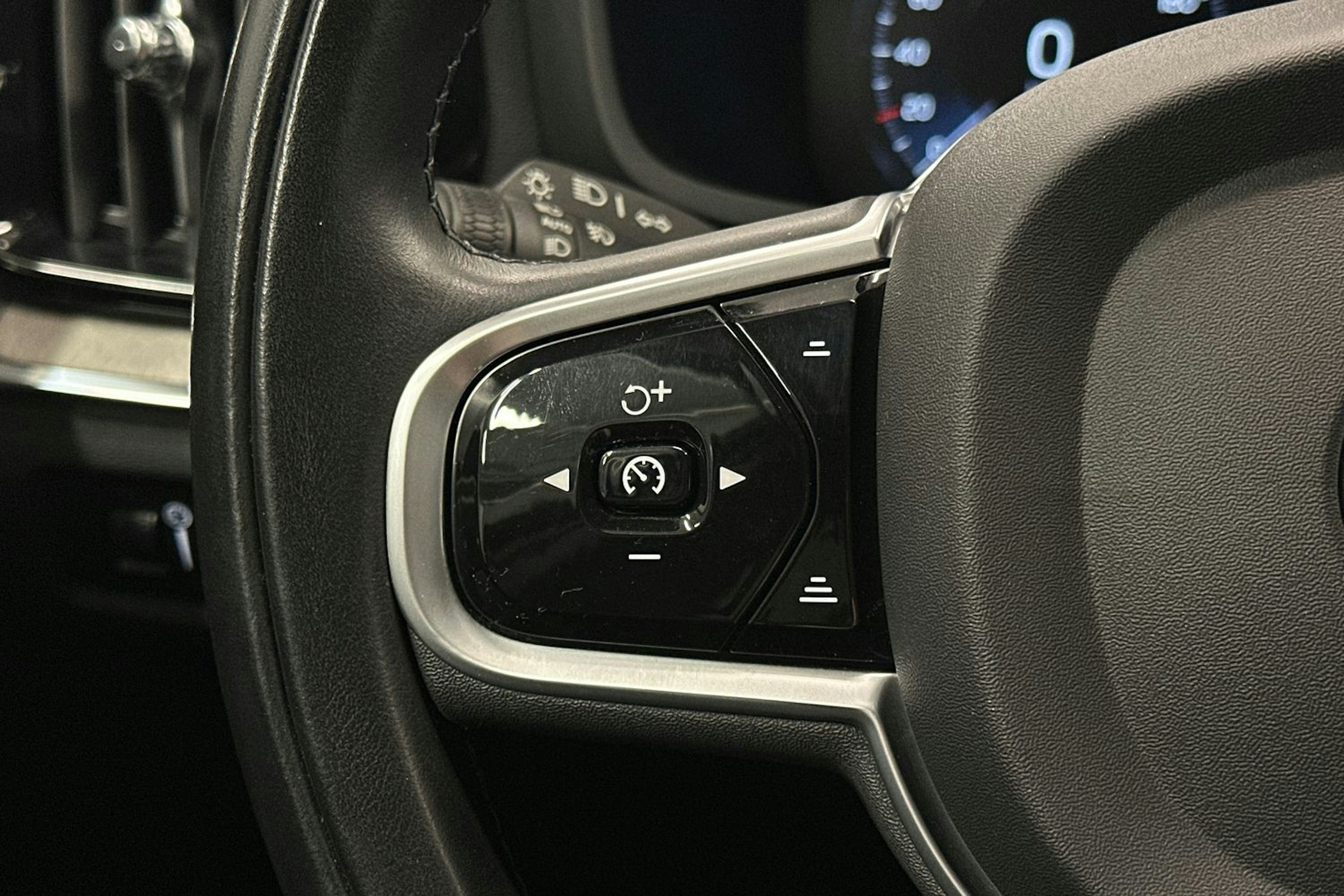 valkoinen Volvo V60 Cross Country 2022 kuva 21.