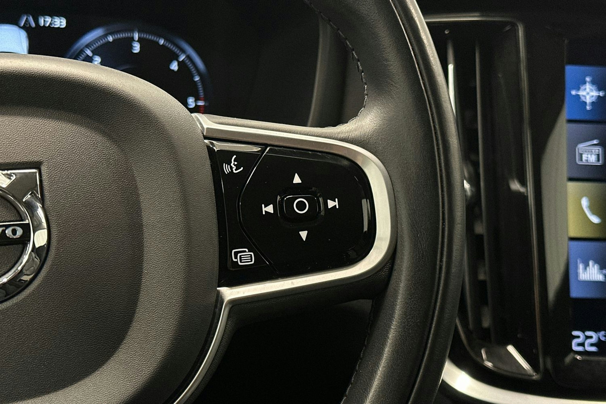 valkoinen Volvo V60 Cross Country 2022 kuva 22.