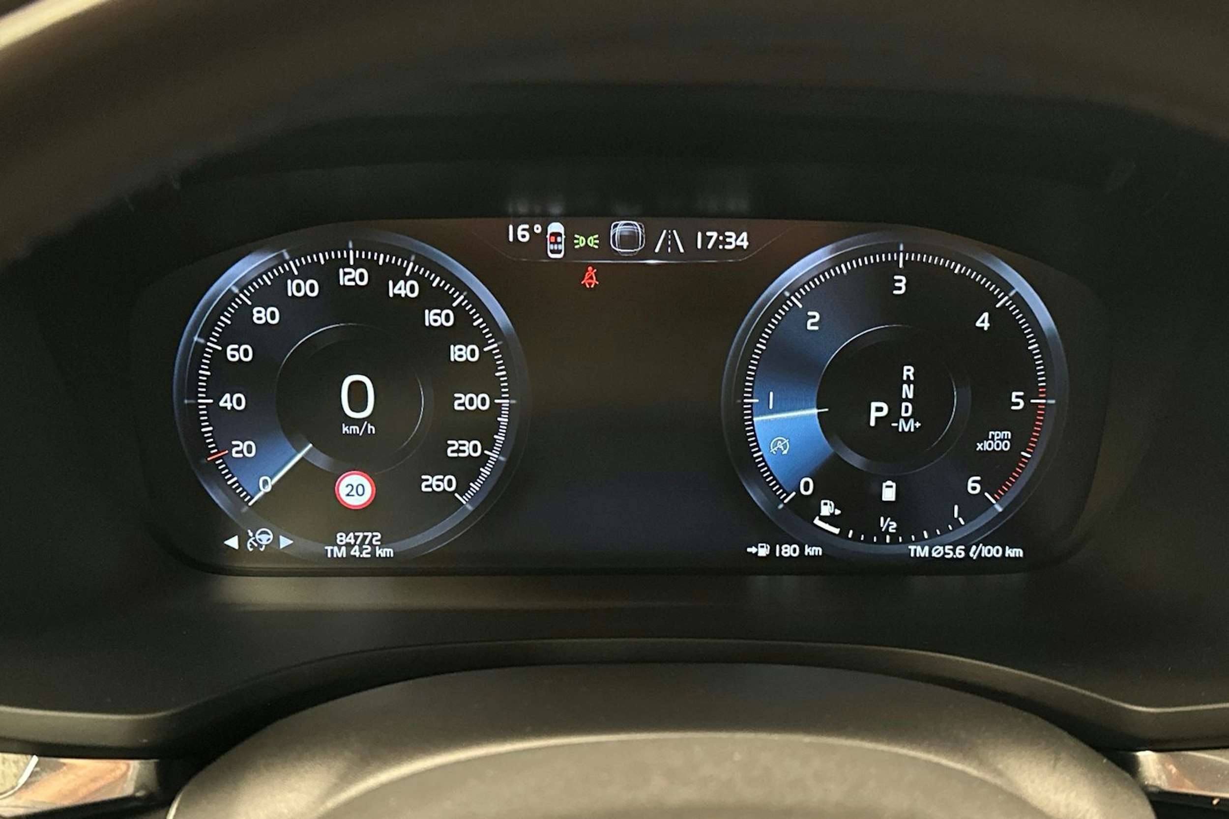 valkoinen Volvo V60 Cross Country 2022 kuva 23.