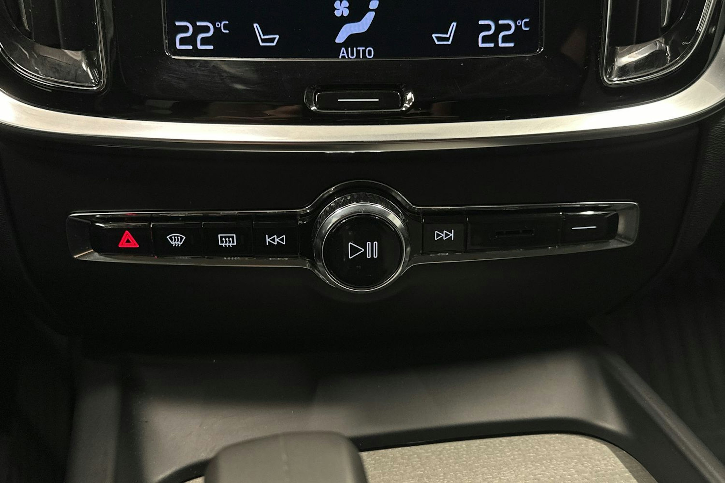 valkoinen Volvo V60 Cross Country 2022 kuva 25.