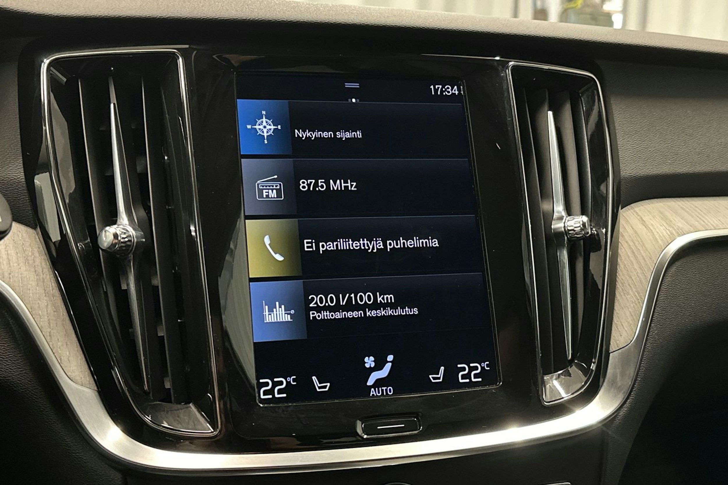 valkoinen Volvo V60 Cross Country 2022 kuva 26.