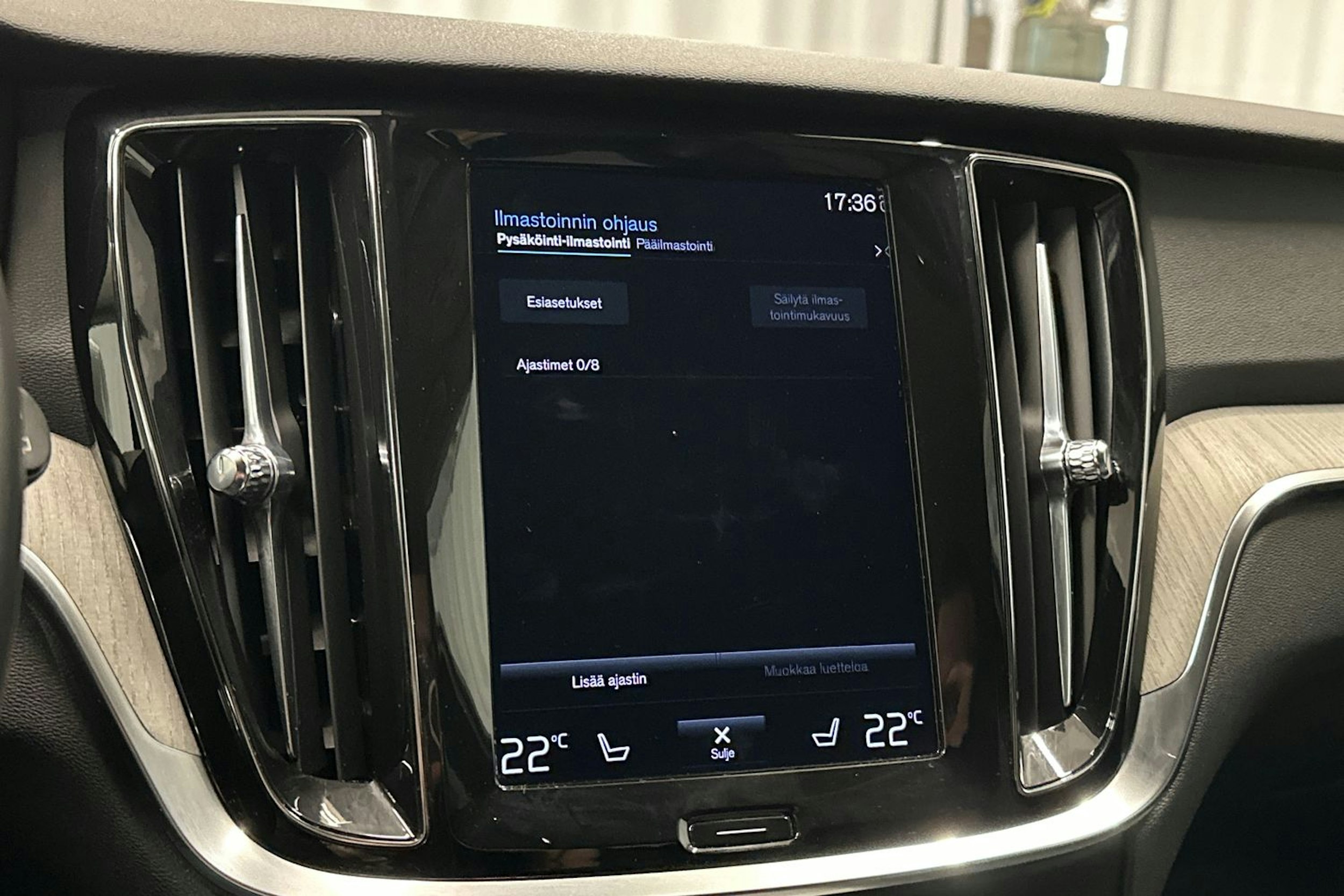 valkoinen Volvo V60 Cross Country 2022 kuva 32.