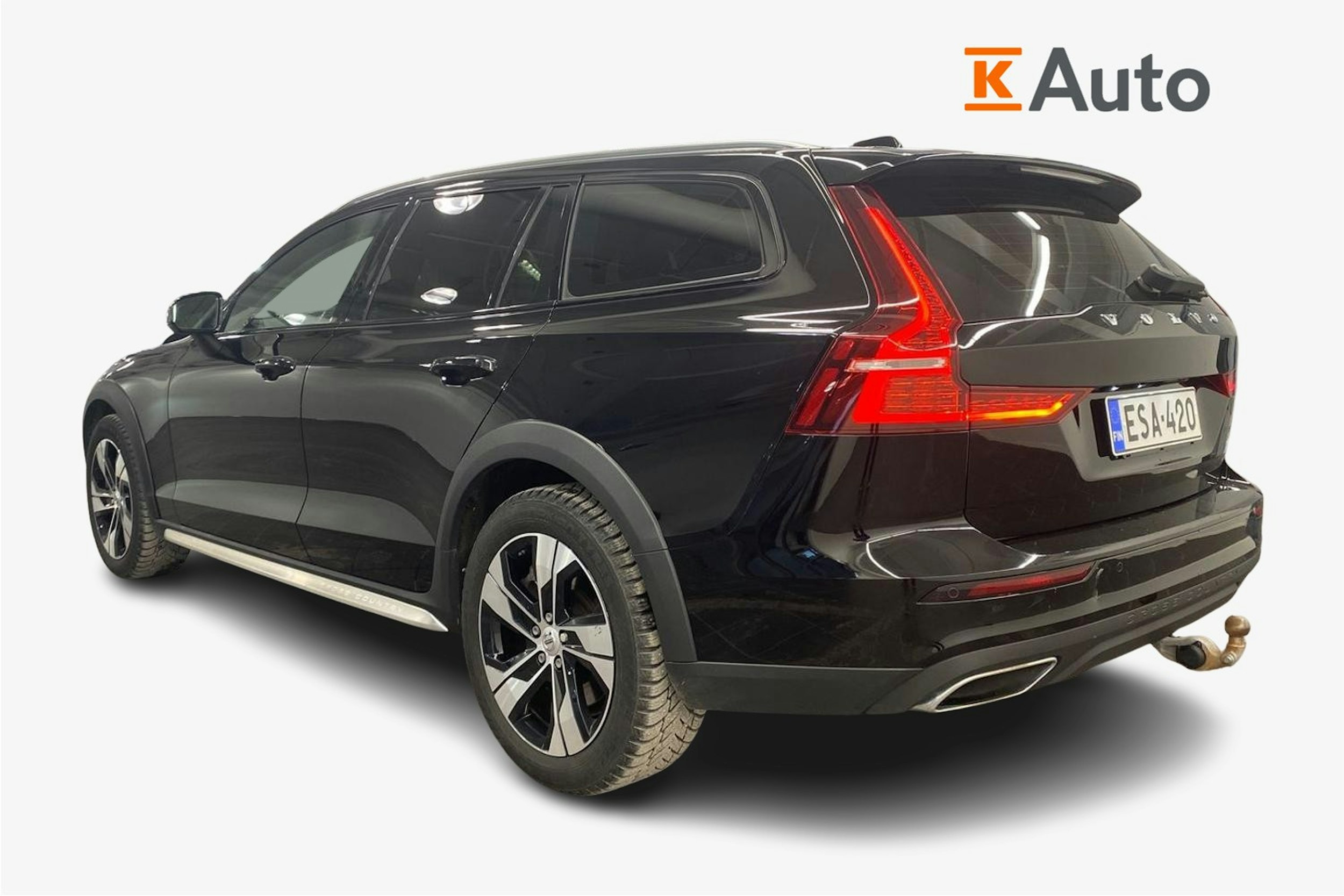 musta Volvo V60 Cross Country 2022 kuva 2.