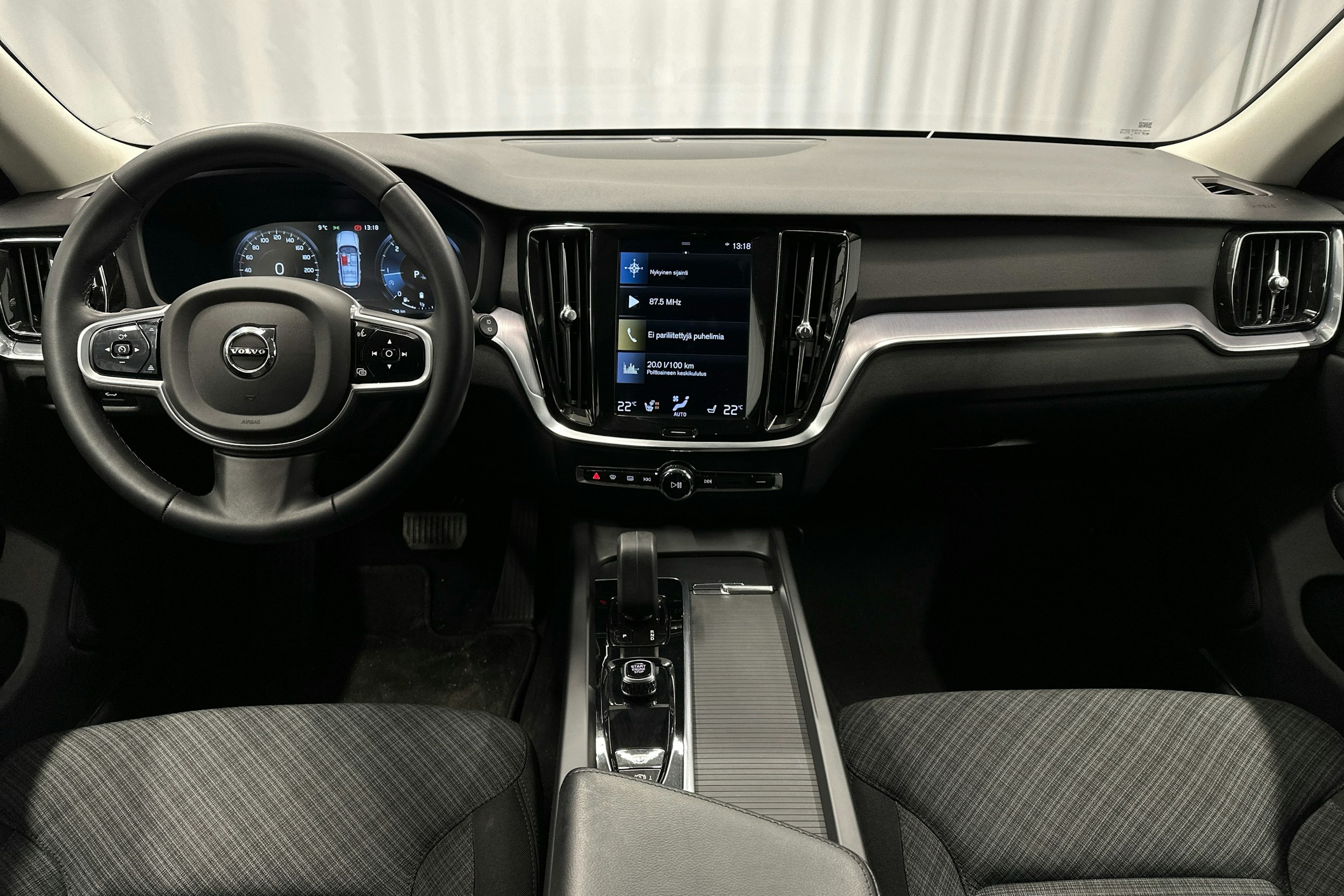 valkoinen Volvo V60 Cross Country 2022 kuva 7.