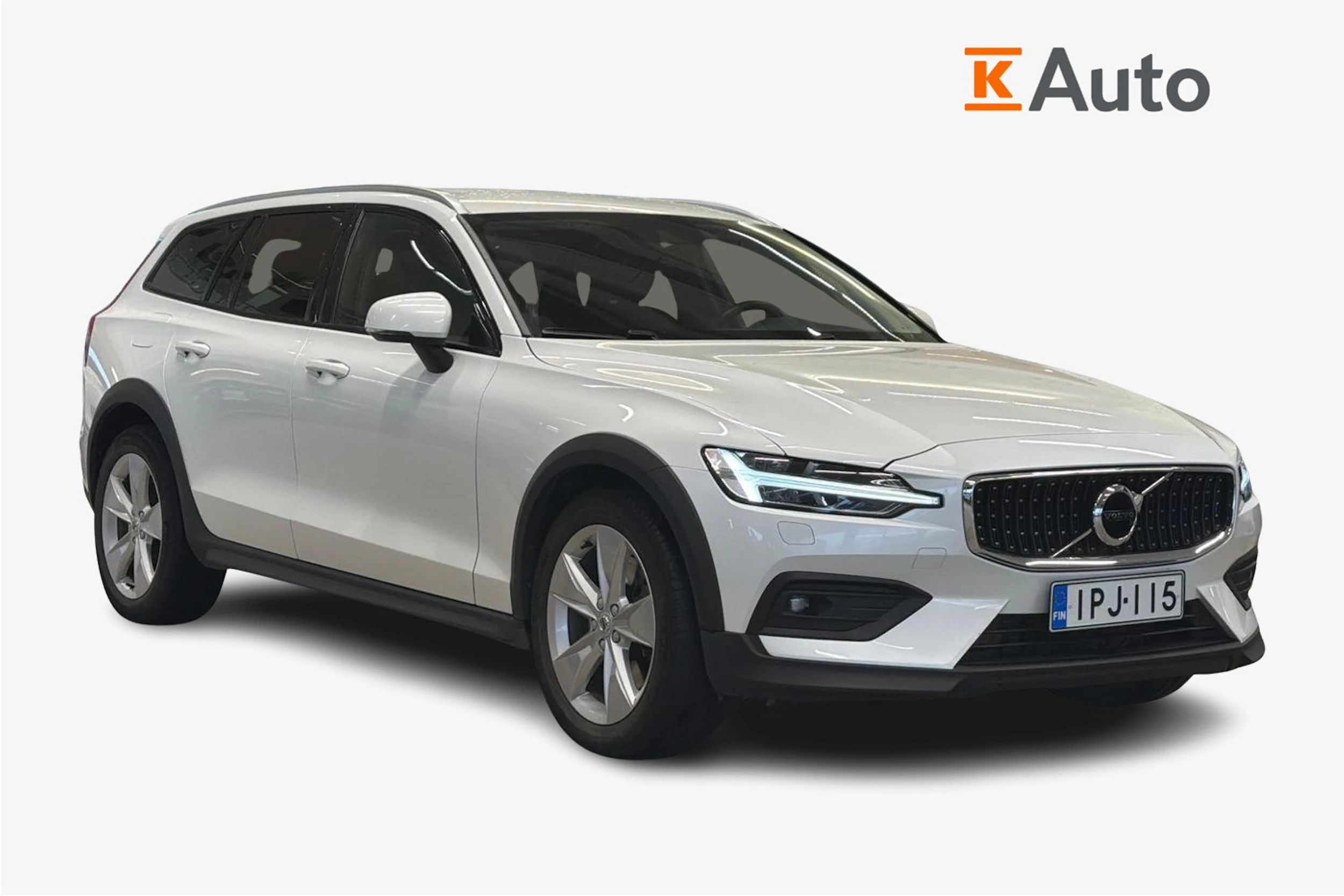 valkoinen Volvo V60 Cross Country 2022 kuva 1.