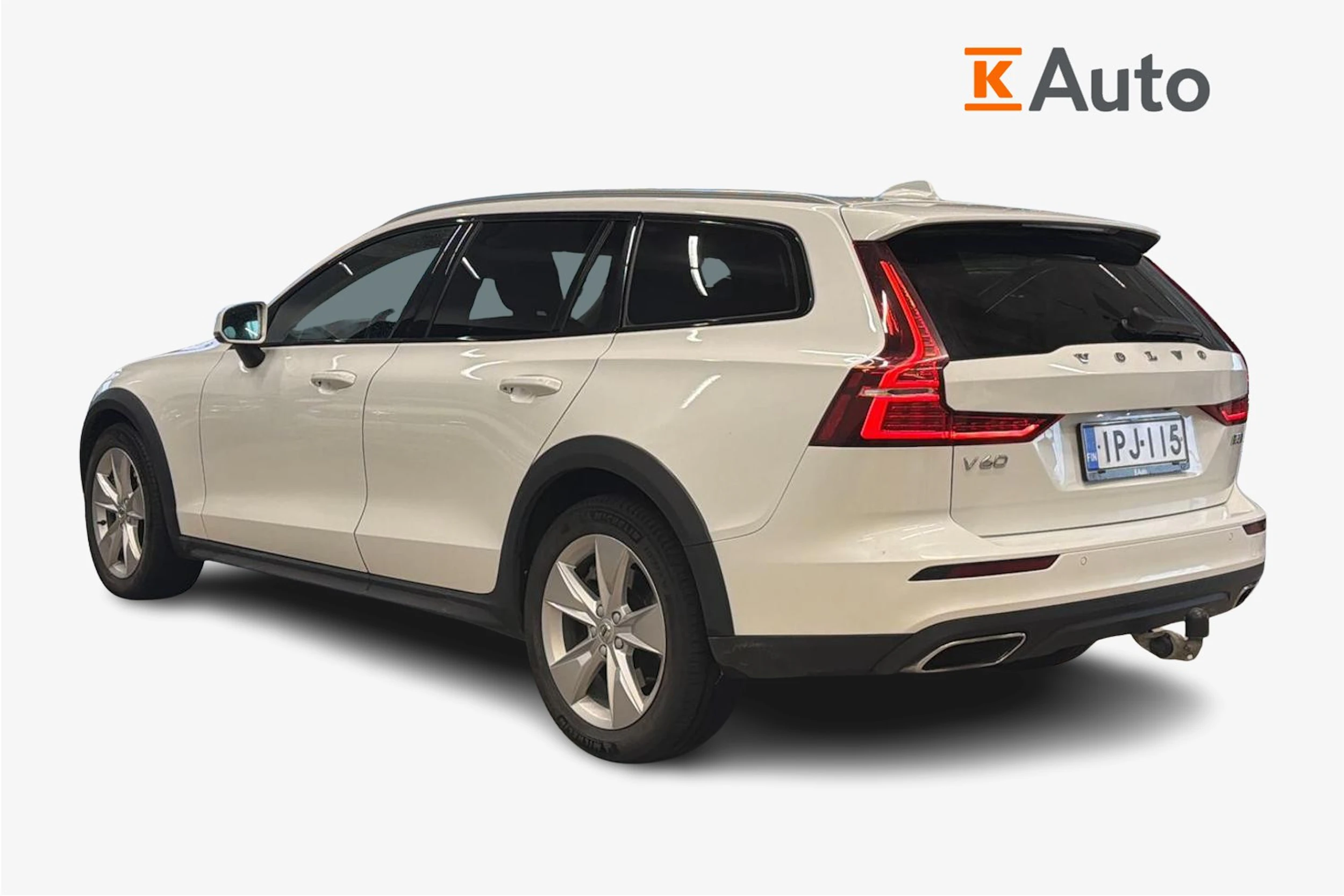 valkoinen Volvo V60 Cross Country 2022 kuva 2.