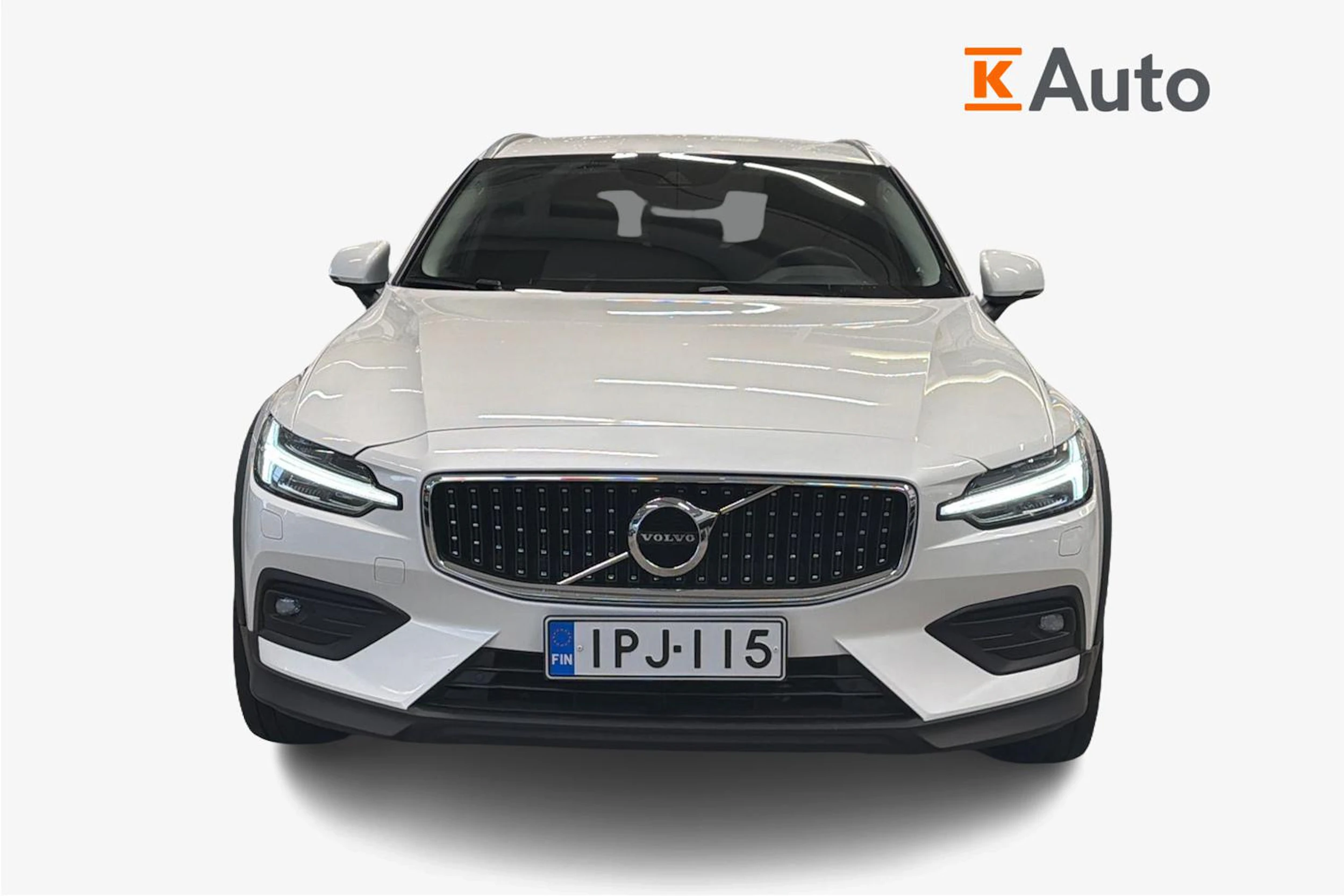 valkoinen Volvo V60 Cross Country 2022 kuva 4.
