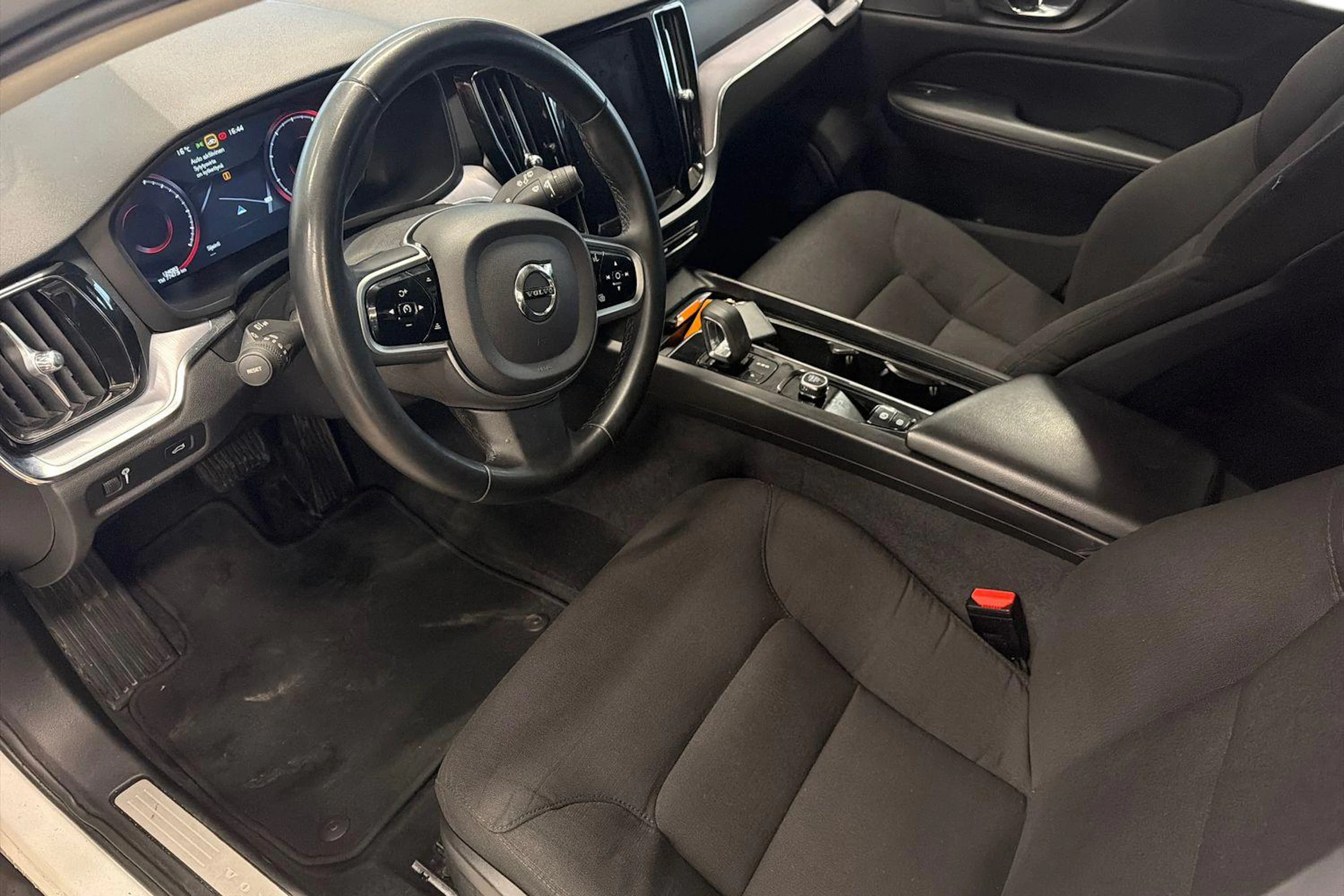 valkoinen Volvo V60 Cross Country 2022 kuva 6.