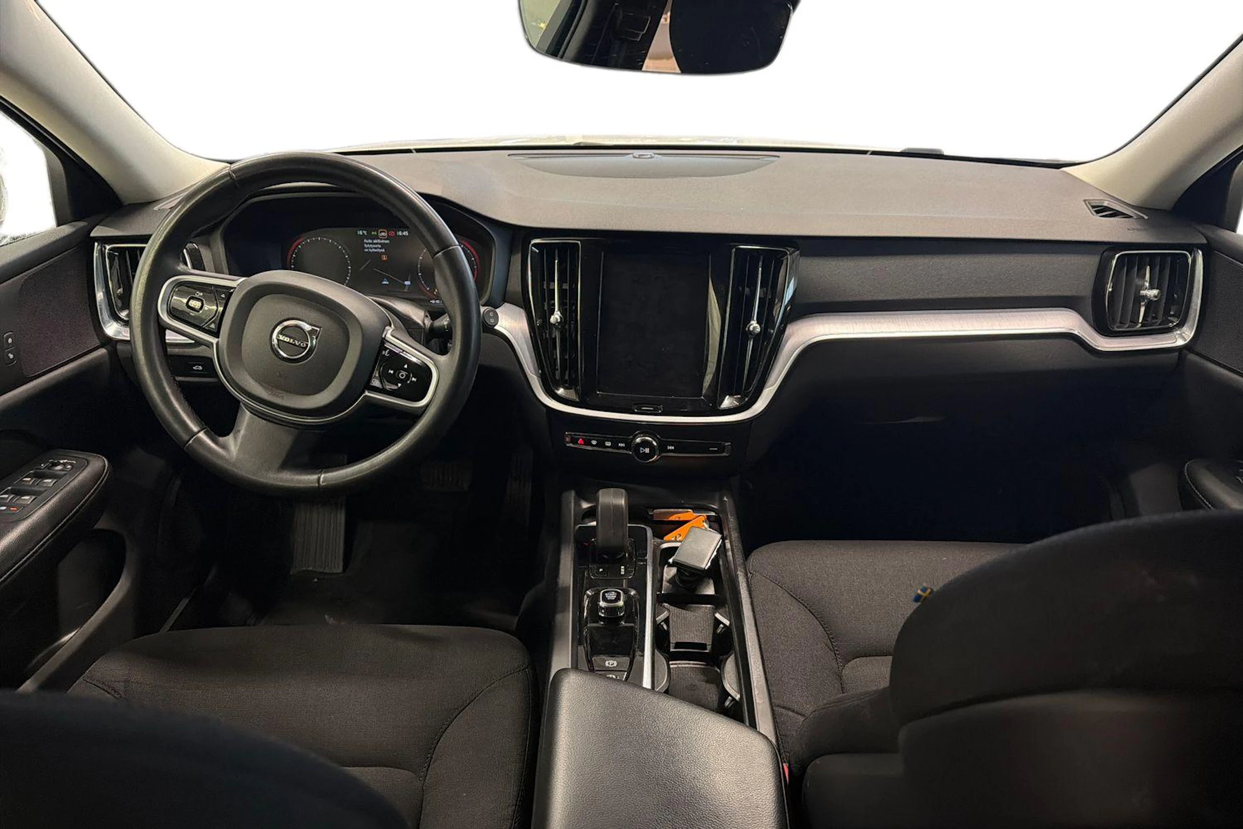 valkoinen Volvo V60 Cross Country 2022 kuva 7.
