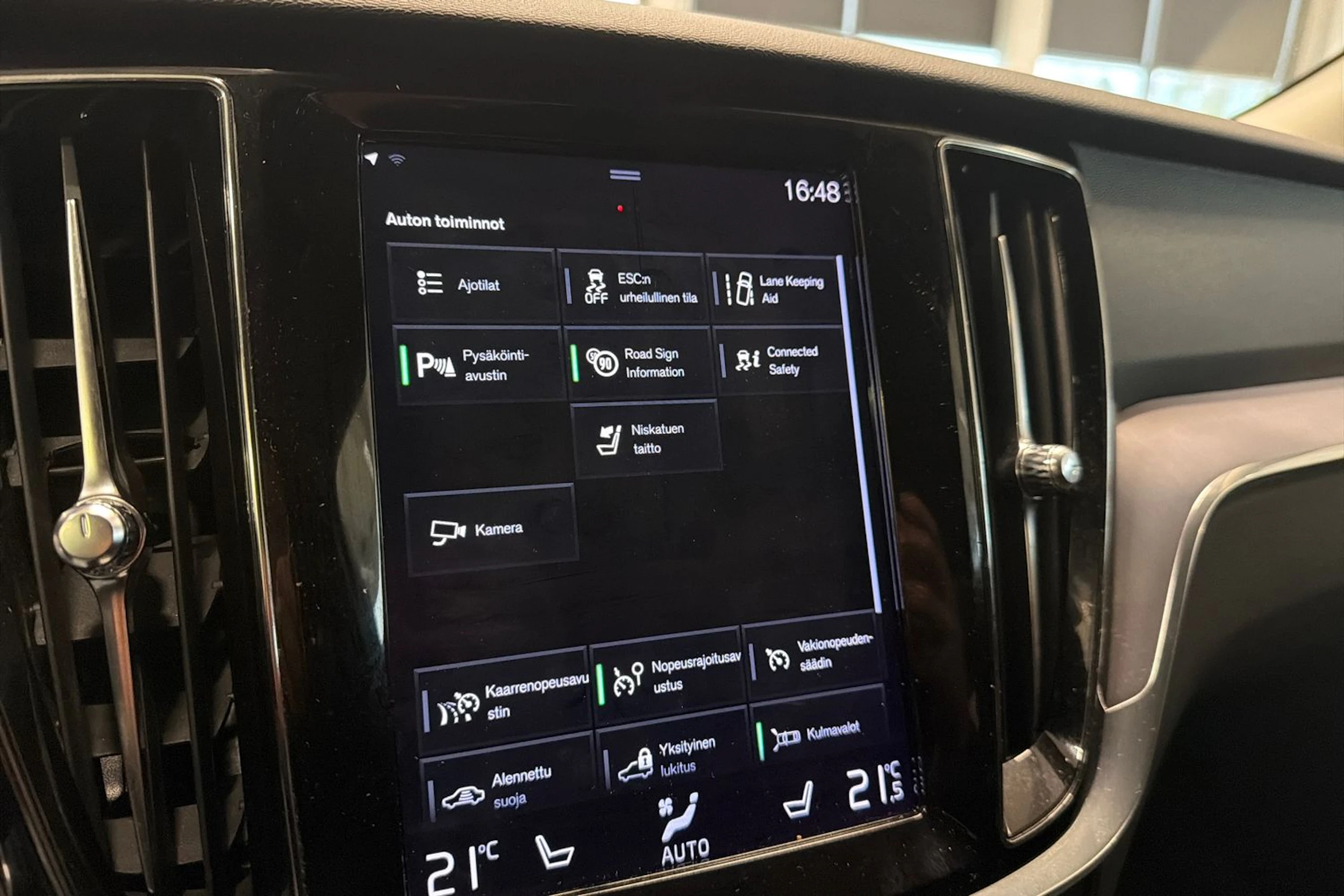 valkoinen Volvo V60 Cross Country 2022 kuva 15.