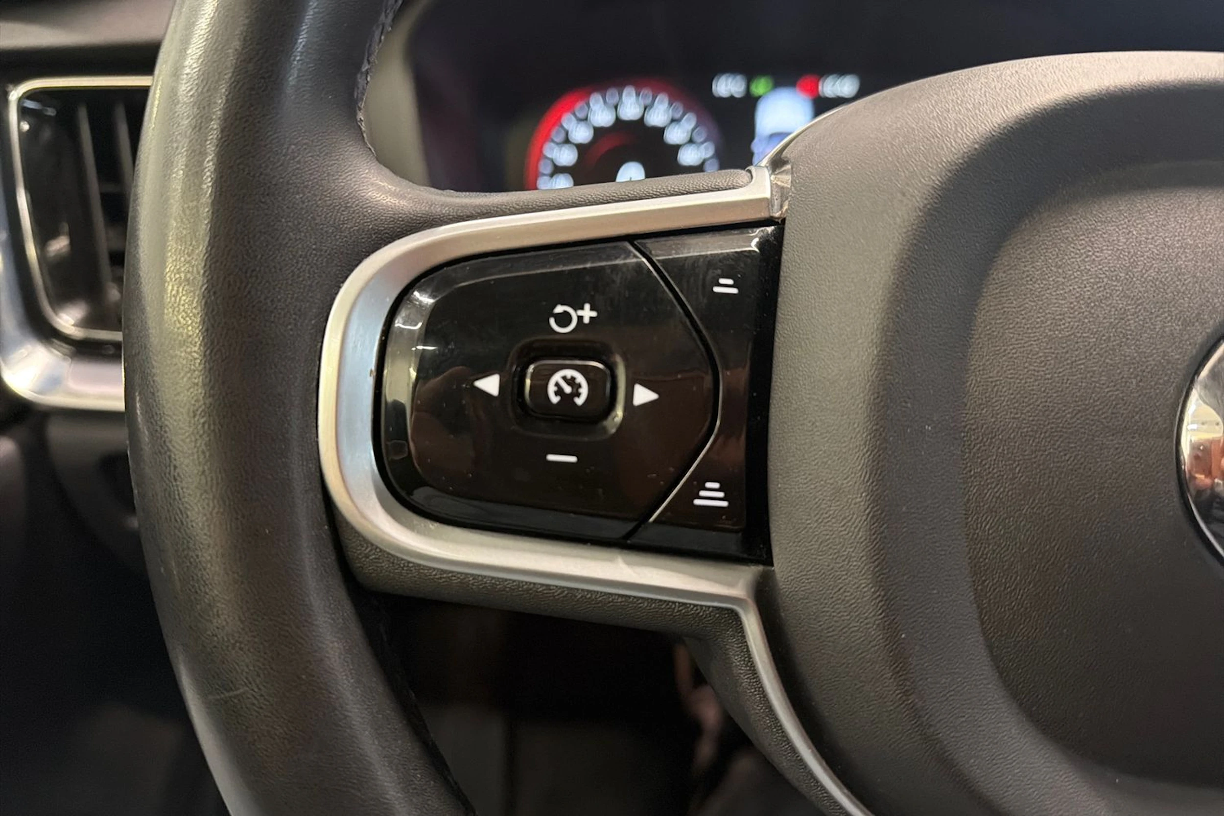 valkoinen Volvo V60 Cross Country 2022 kuva 18.