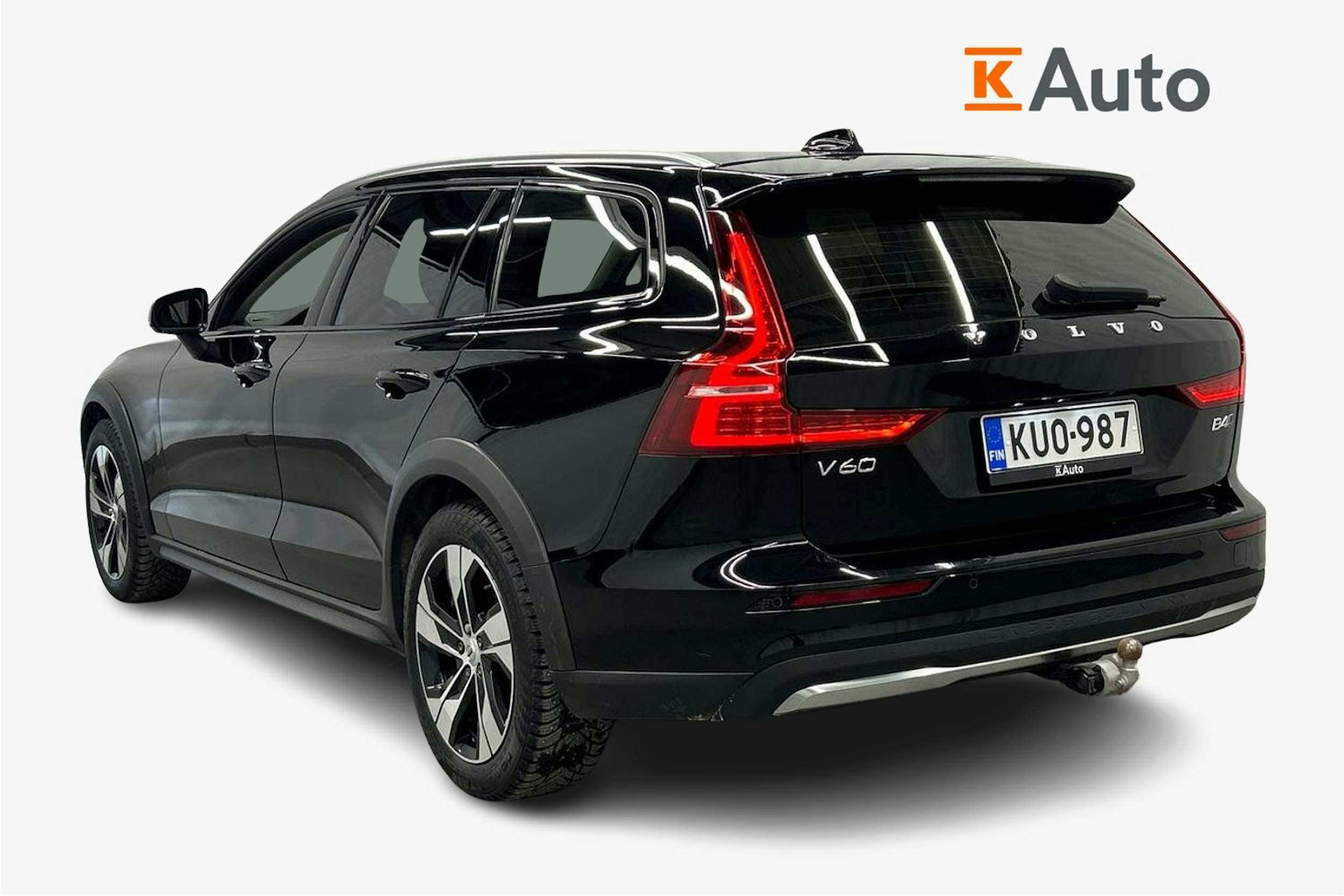 musta Volvo V60 Cross Country 2023 kuva 2.
