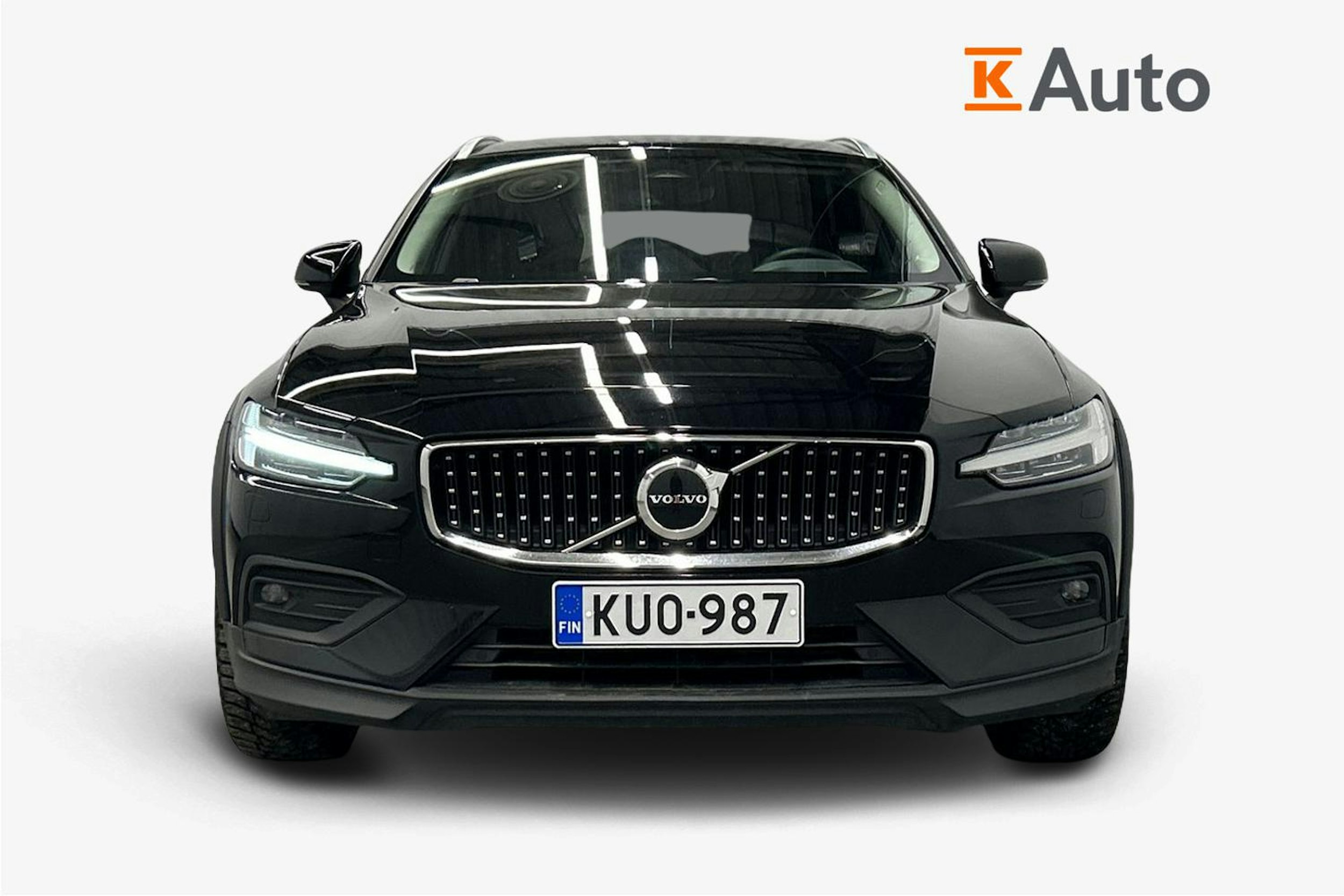 musta Volvo V60 Cross Country 2023 kuva 5.