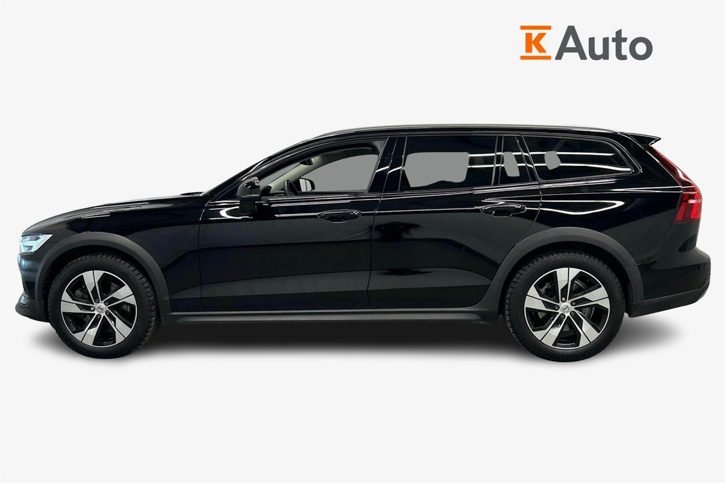 musta Volvo V60 Cross Country 2023 kuva 6.