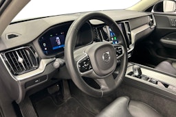 musta Volvo V60 Cross Country 2023 kuva 7.