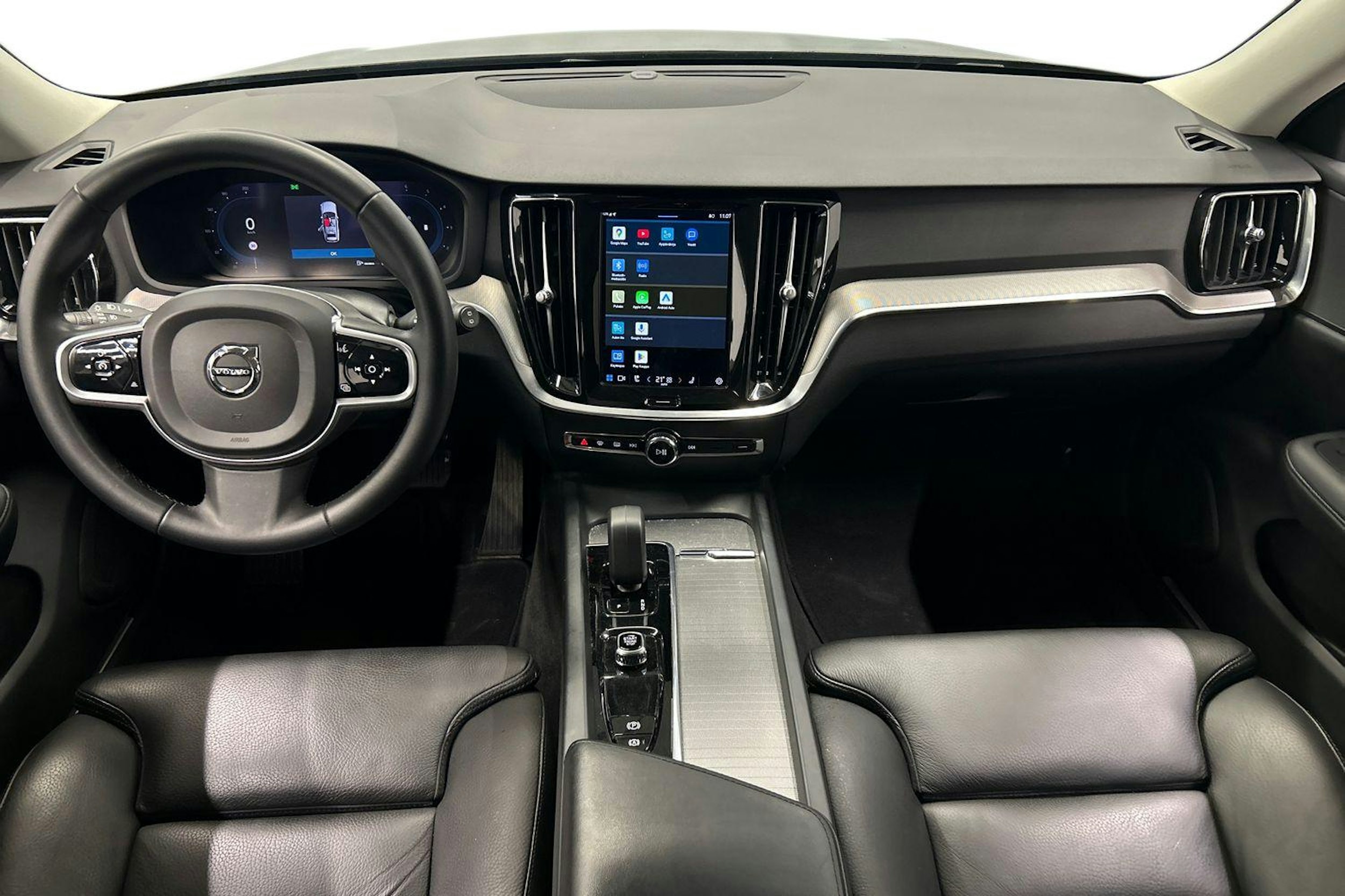 musta Volvo V60 Cross Country 2023 kuva 9.