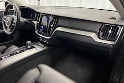 musta Volvo V60 Cross Country 2023 kuva 15.