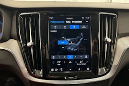 musta Volvo V60 Cross Country 2023 kuva 28.