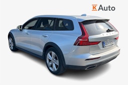 harmaa Volvo V60 Cross Country 2022 kuva 2.