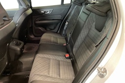 harmaa Volvo V60 Cross Country 2022 kuva 10.