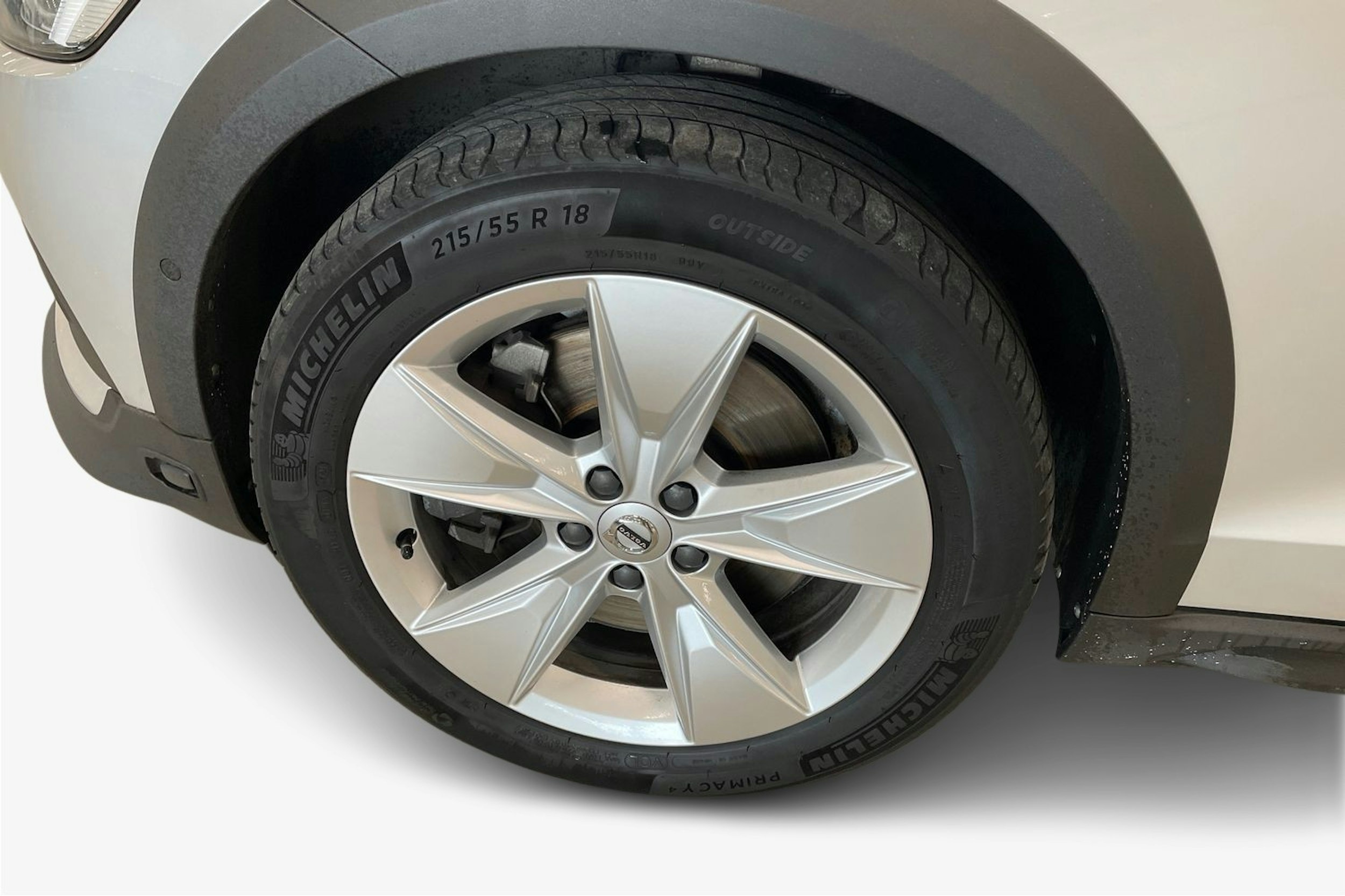 harmaa Volvo V60 Cross Country 2022 kuva 11.