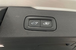 harmaa Volvo V60 Cross Country 2022 kuva 19.