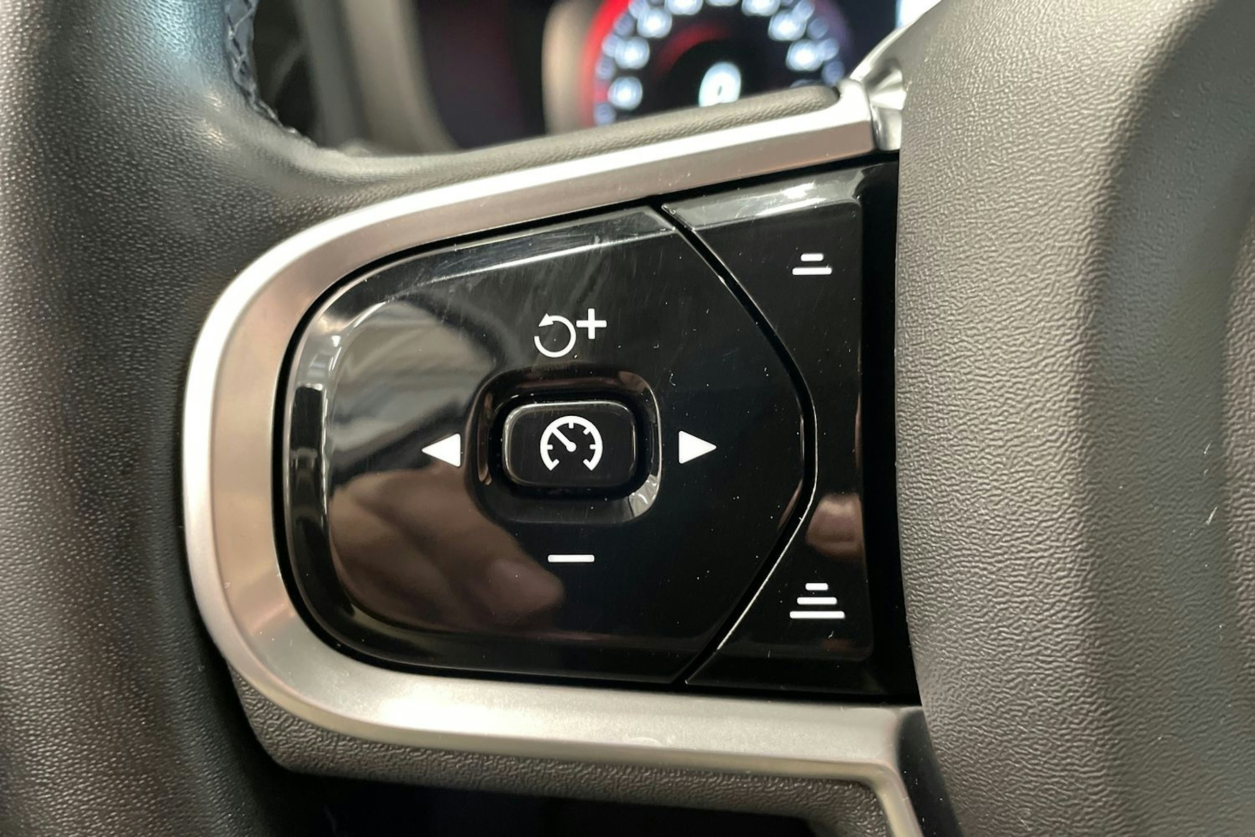 harmaa Volvo V60 Cross Country 2022 kuva 21.