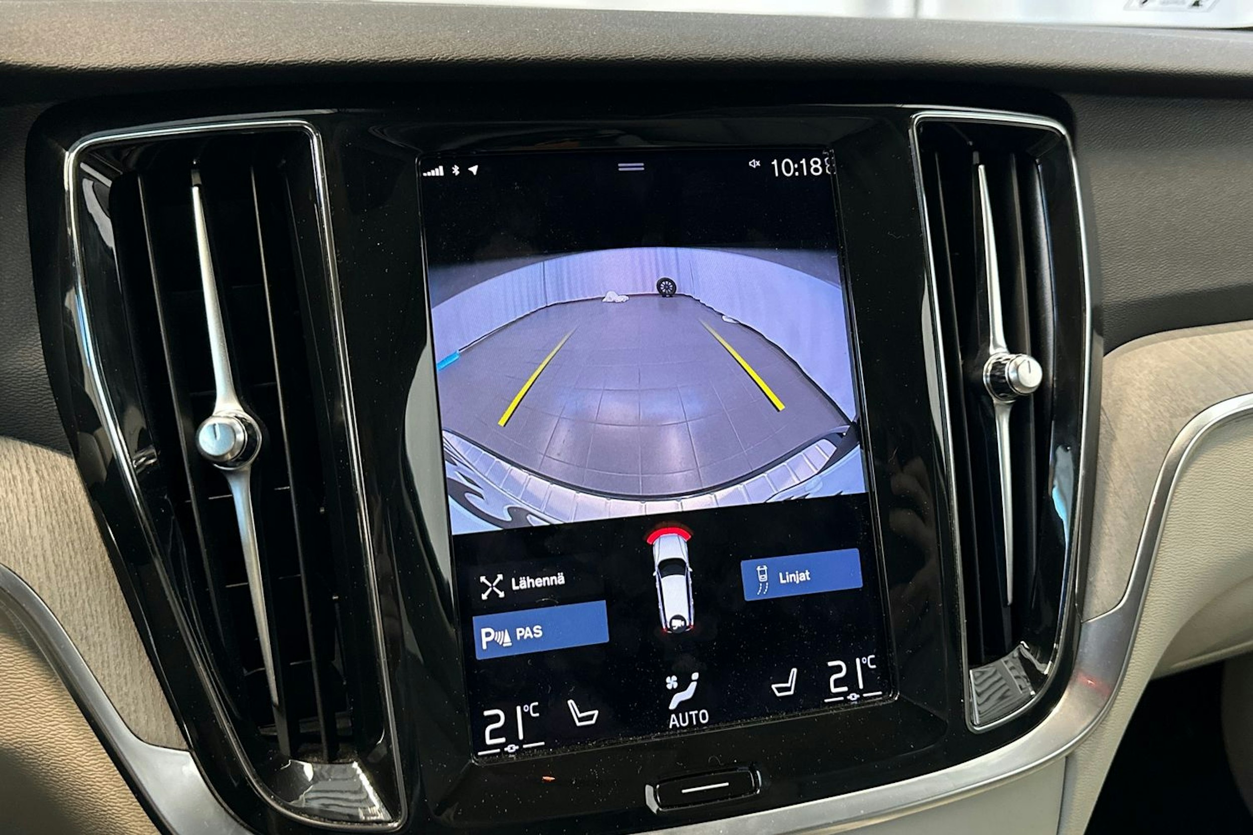 Musta Volvo V60 Cross Country 2022 kuva 24.