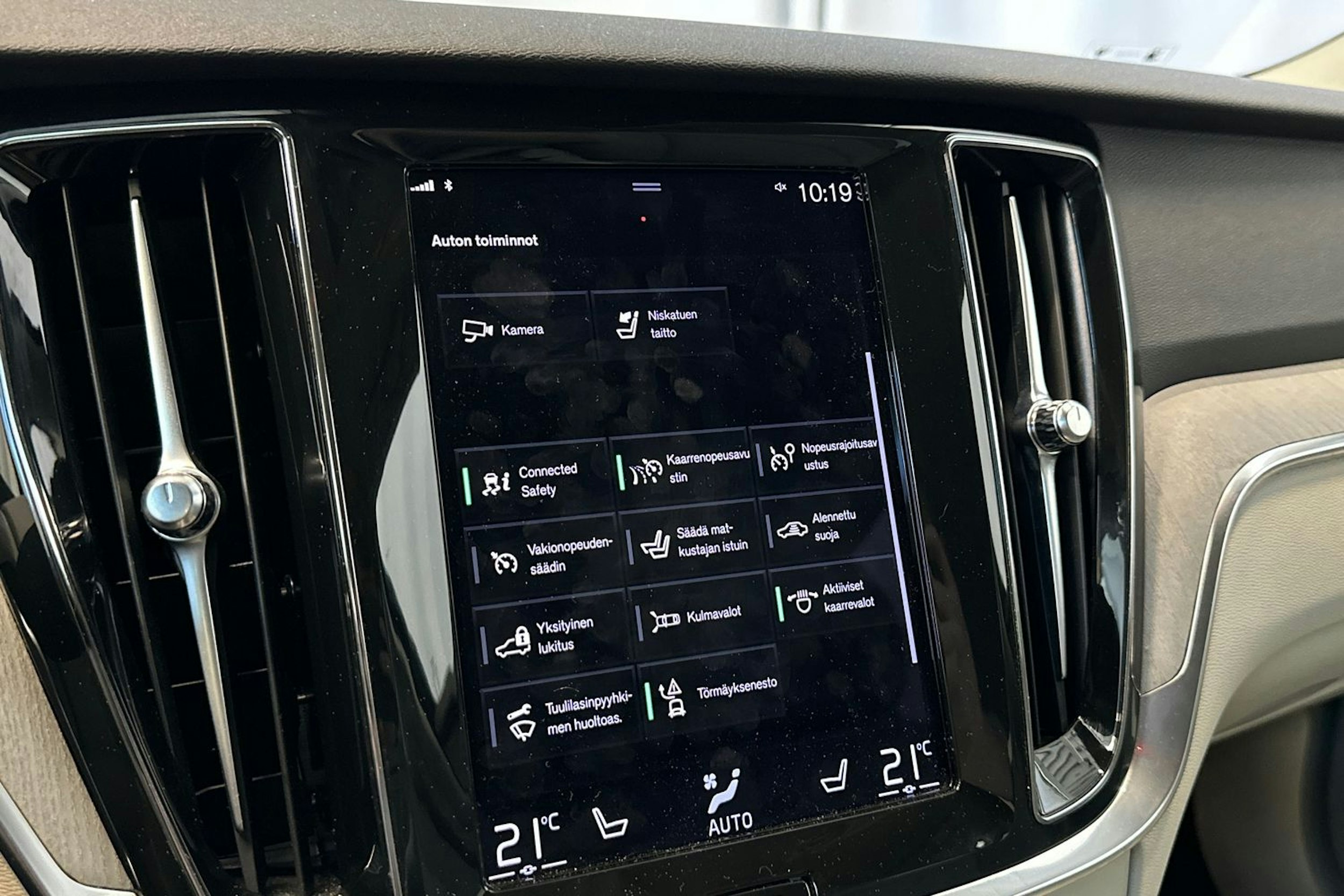 Musta Volvo V60 Cross Country 2022 kuva 26.