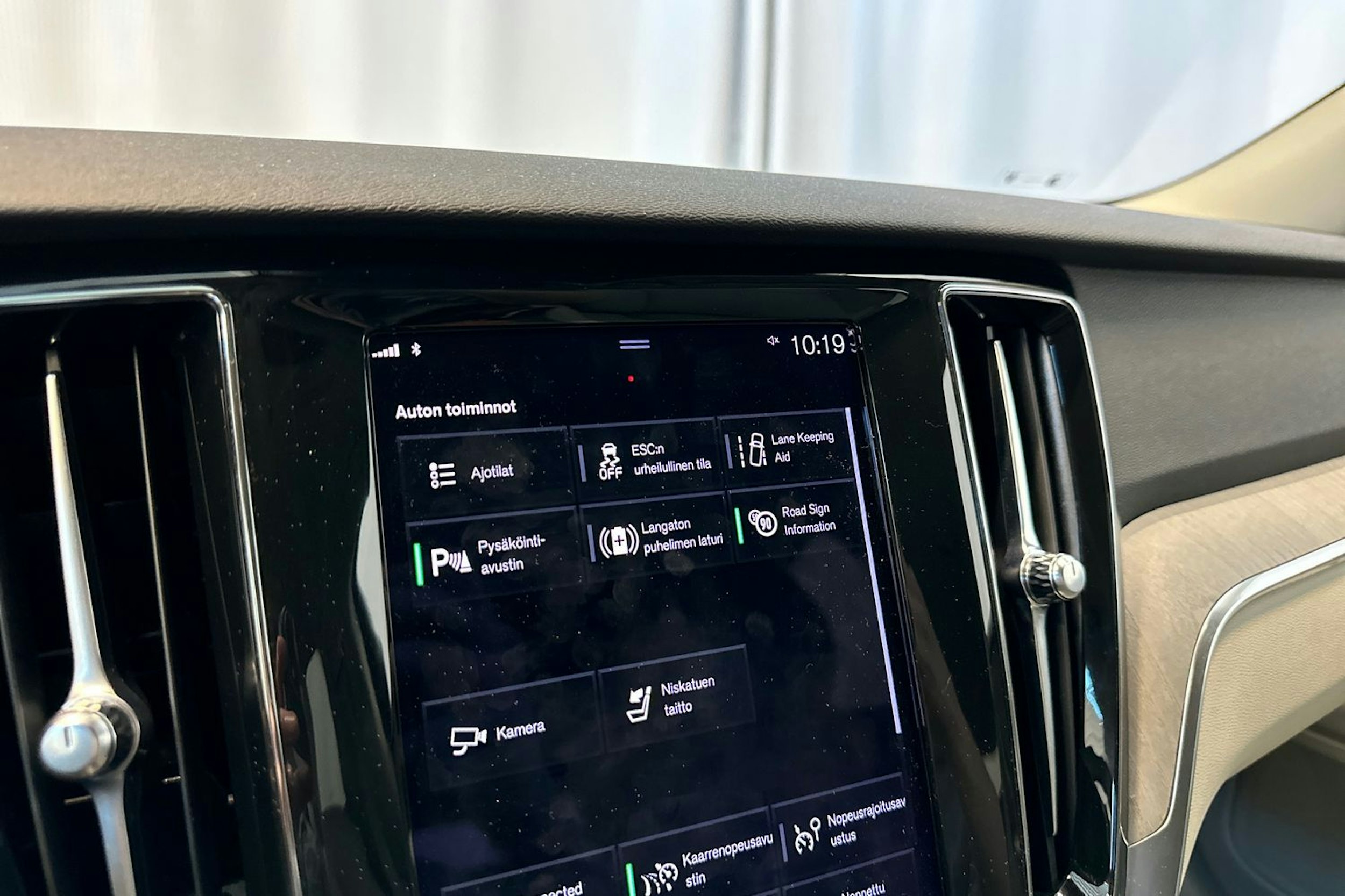 Musta Volvo V60 Cross Country 2022 kuva 27.