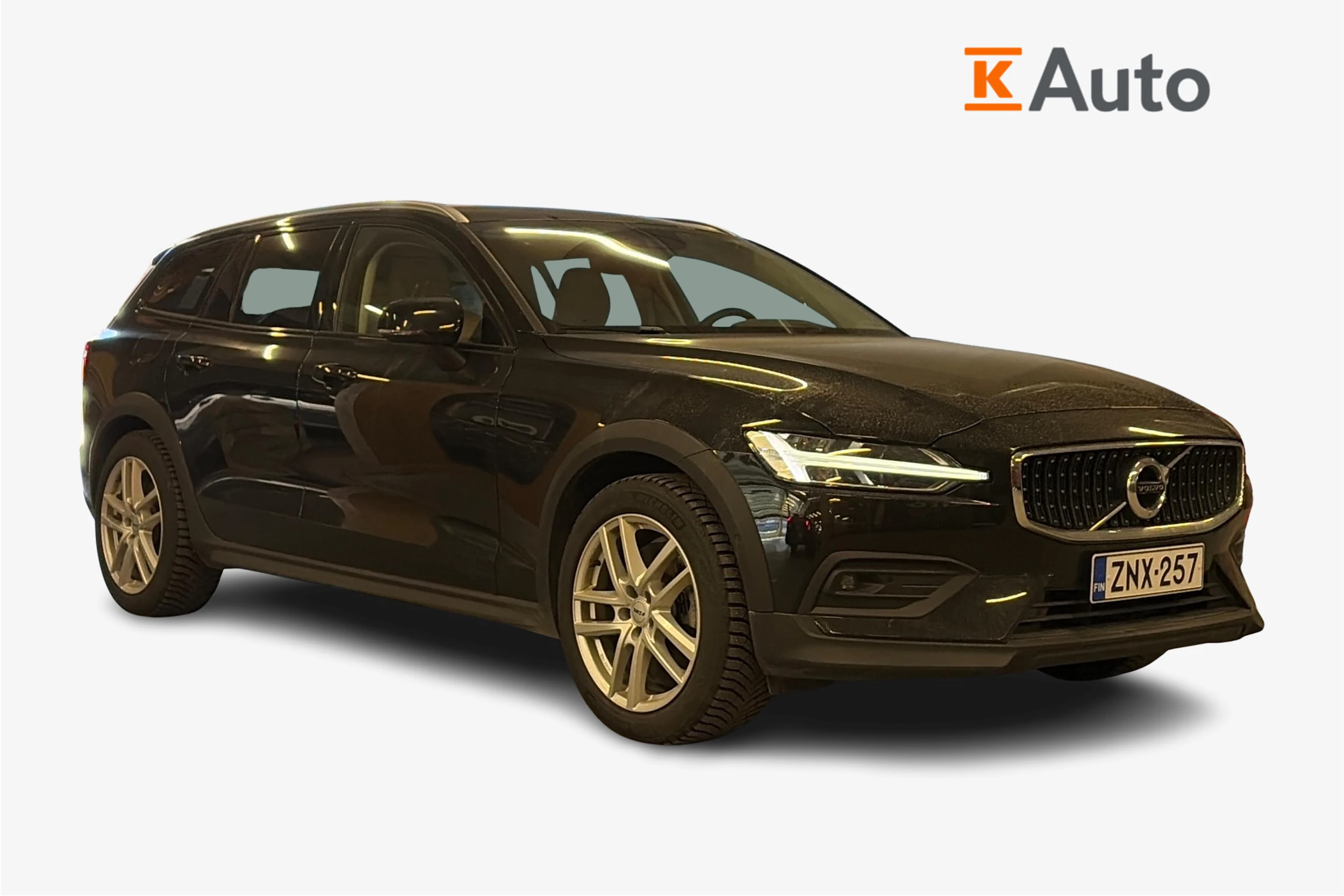 musta Volvo V60 Cross Country 2022 kuva 1.