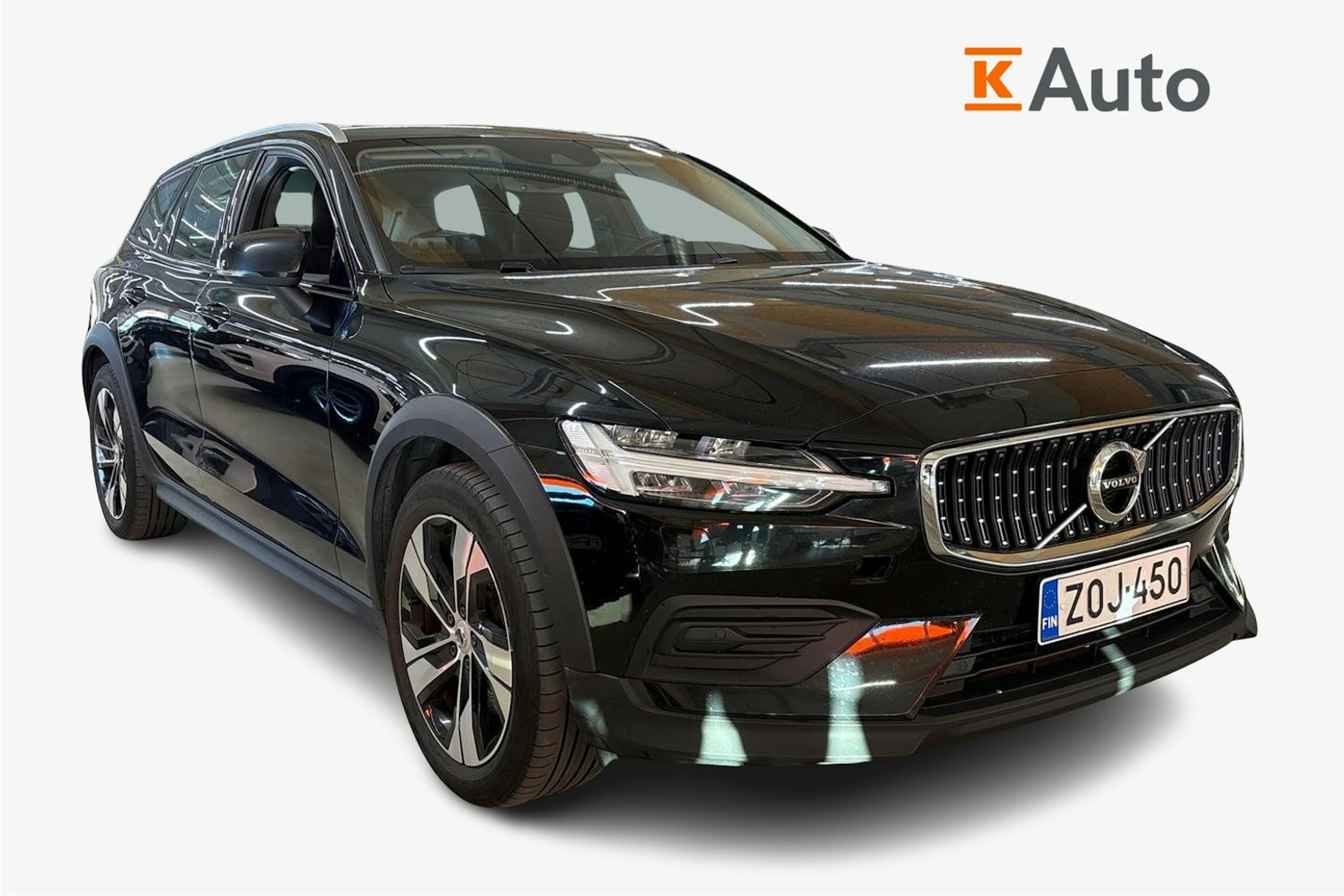 musta Volvo V60 Cross Country 2022 kuva 1.