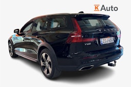 musta Volvo V60 Cross Country 2022 kuva 2.